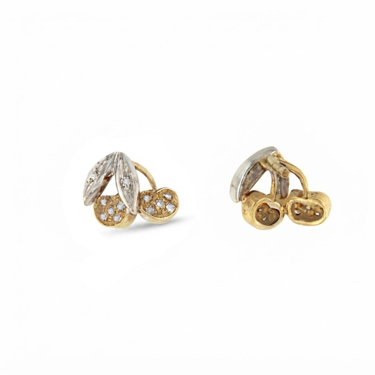 PEUMO short earrings in 18-karat yellow gold and diamonds.