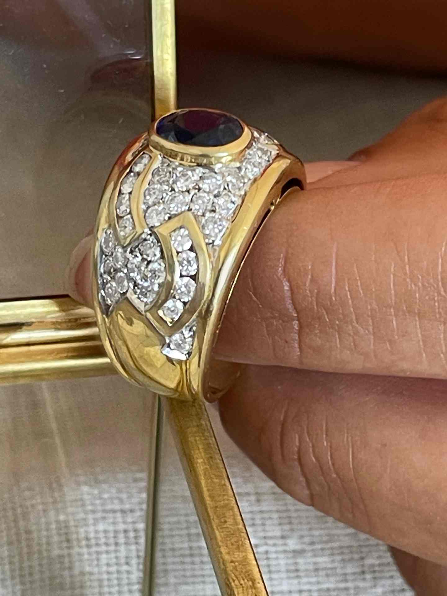PRIOR 18k yellow gold engagement ring with a central sapphire