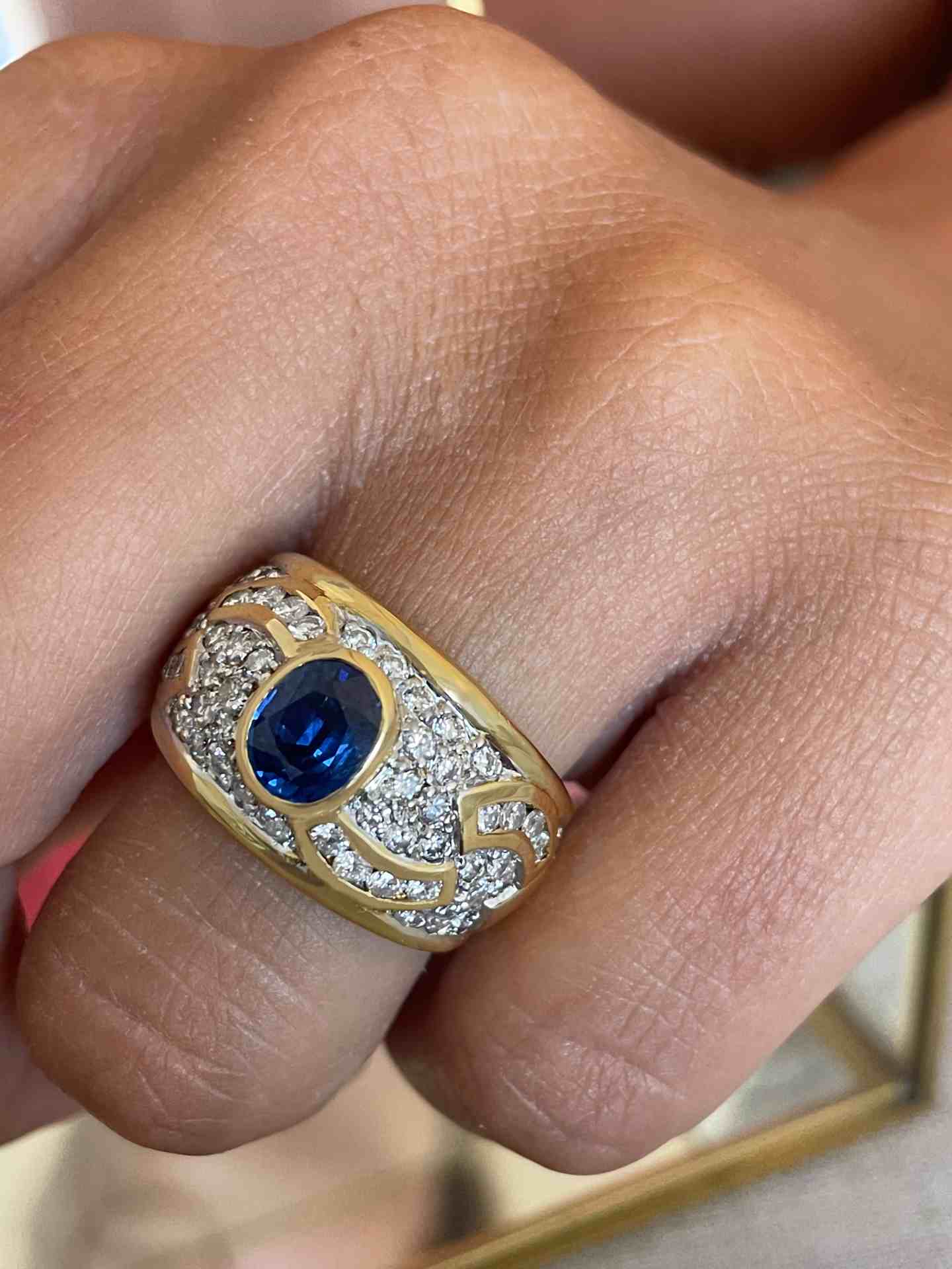 PRIOR 18k yellow gold engagement ring with a central sapphire