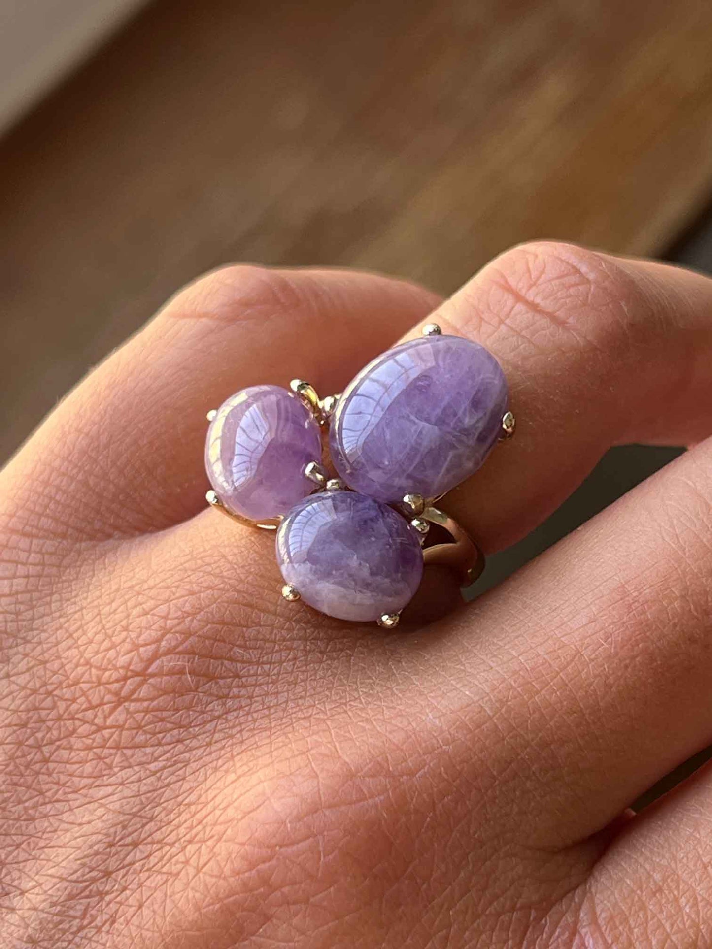 DANYA, anillo de plata dorada con 3 amatistas