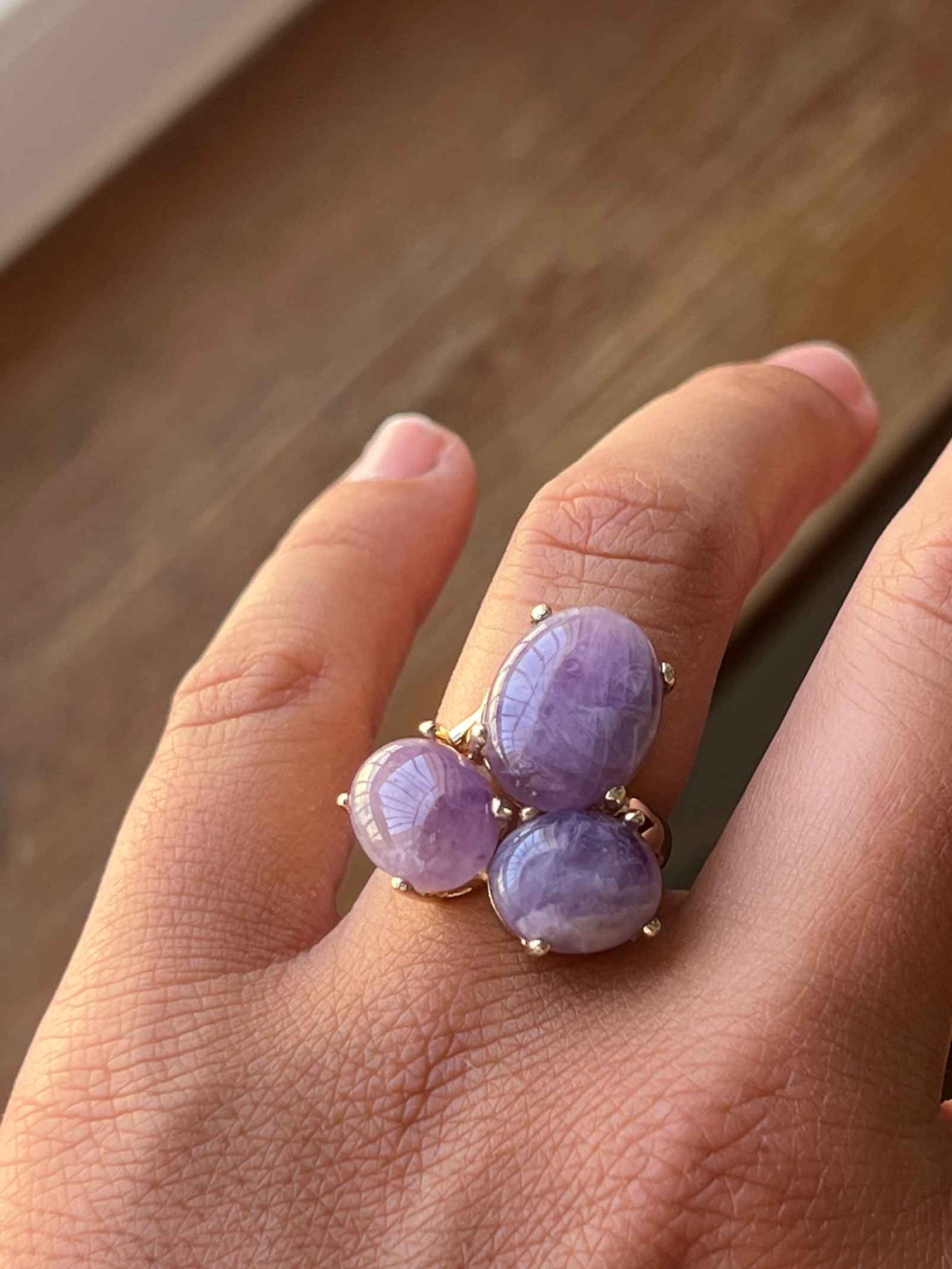 DANYA, anillo de plata dorada con 3 amatistas