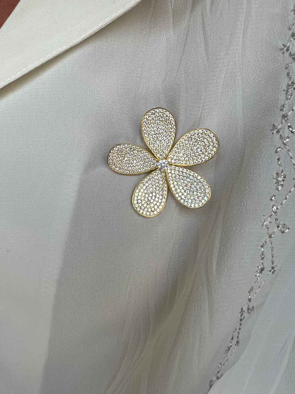 Petals silver brooch with cubic zirconia