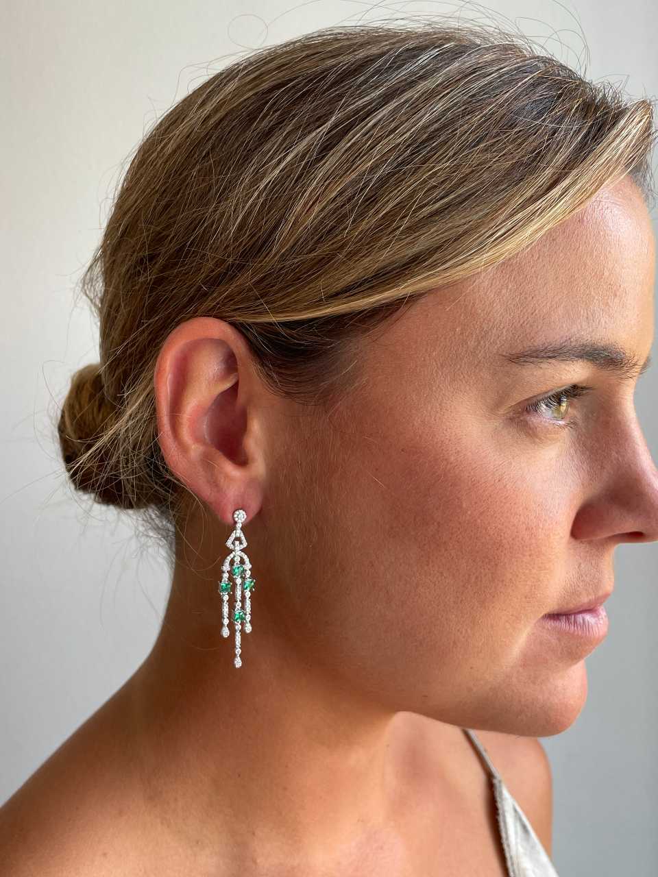 Long WARSAW earrings in white/emerald zircon spikes