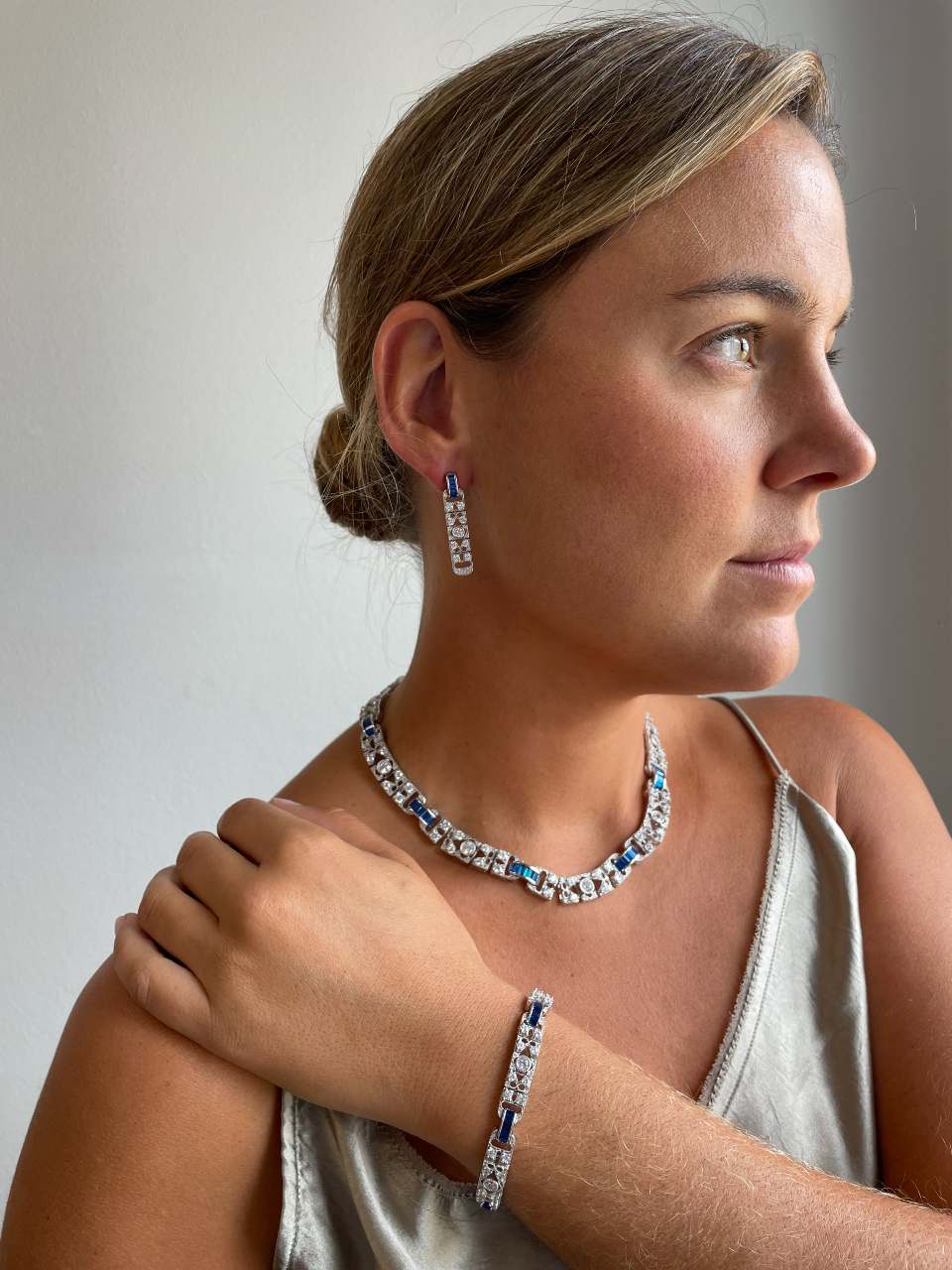 Pulsera GANTE de plata 1ª ley rodiado con circonitas y cuarzos zafiros