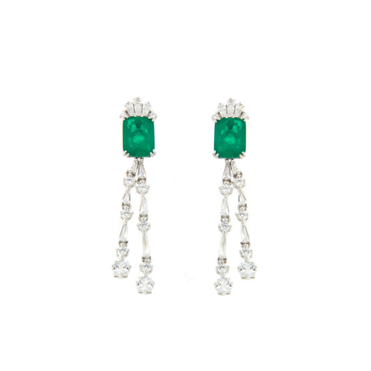 Pendientes largos NIRA en plata primera ley con circonitas esmeralda