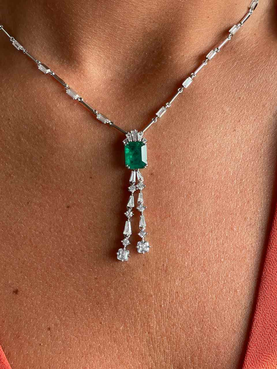 Gargantilla DUNA en plata de 1º ley con circonitas y cuarzo esmeralda