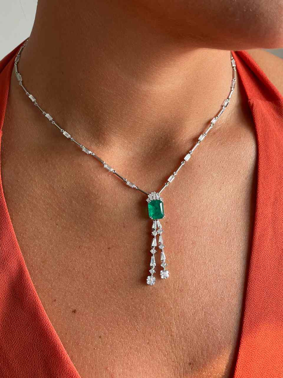 Gargantilla DUNA en plata de 1º ley con circonitas y cuarzo esmeralda