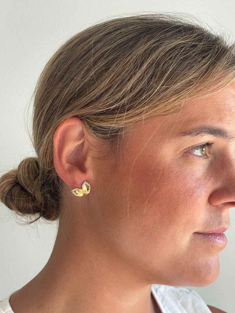Pendientes NAIA, hoja en plata primera ley baño de oro 18 ktes