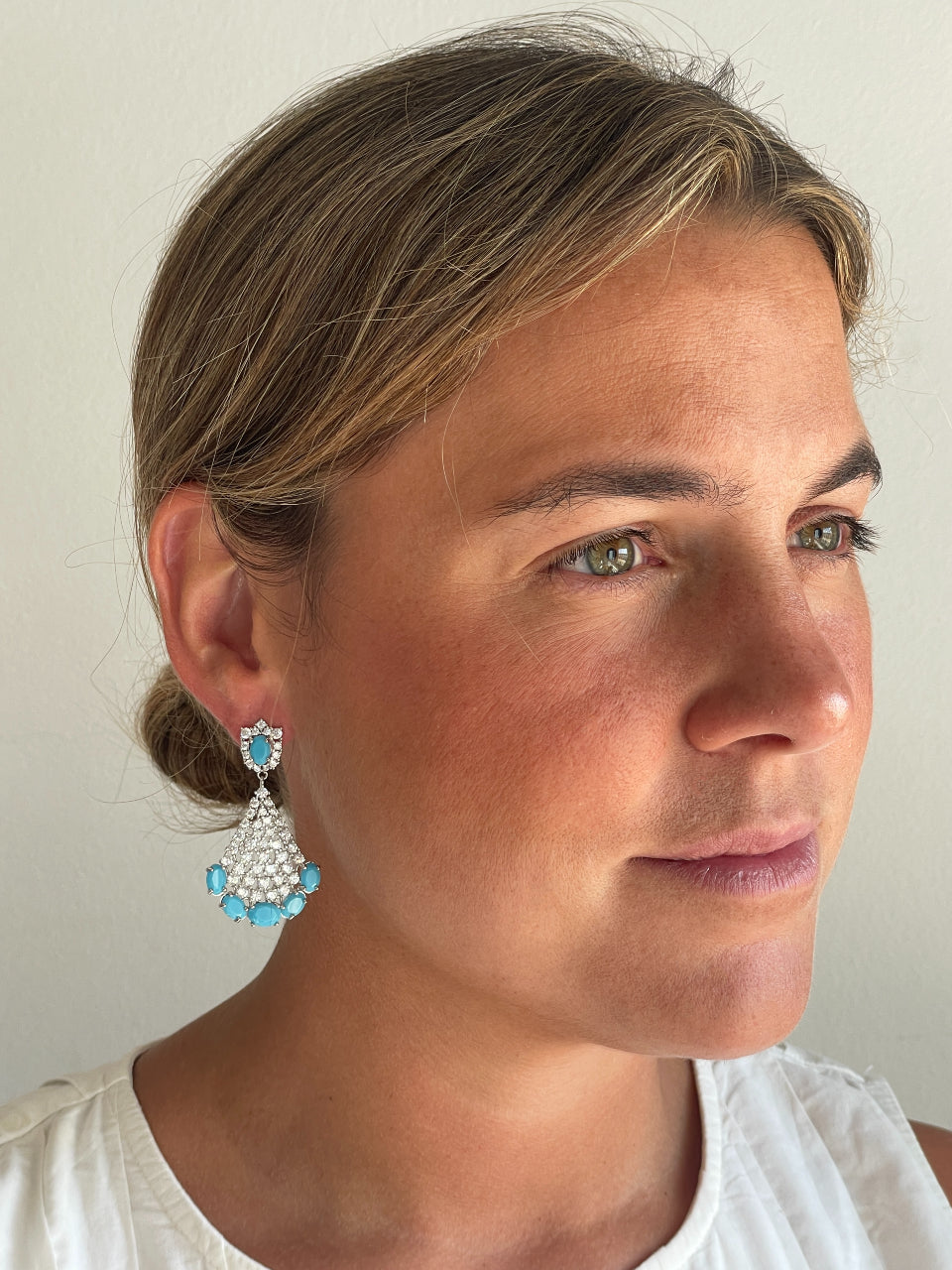 Pendientes YSEE en plata primera ley con circonitas, coral / turquesa