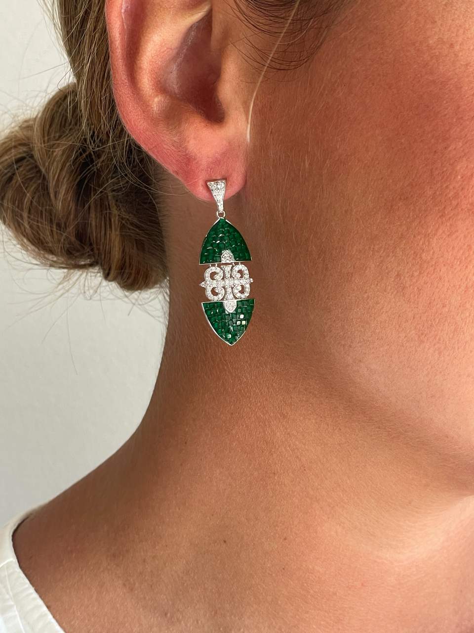 Pendientes LYRA, en plata 1ª ley con circonitas en engaste invisible