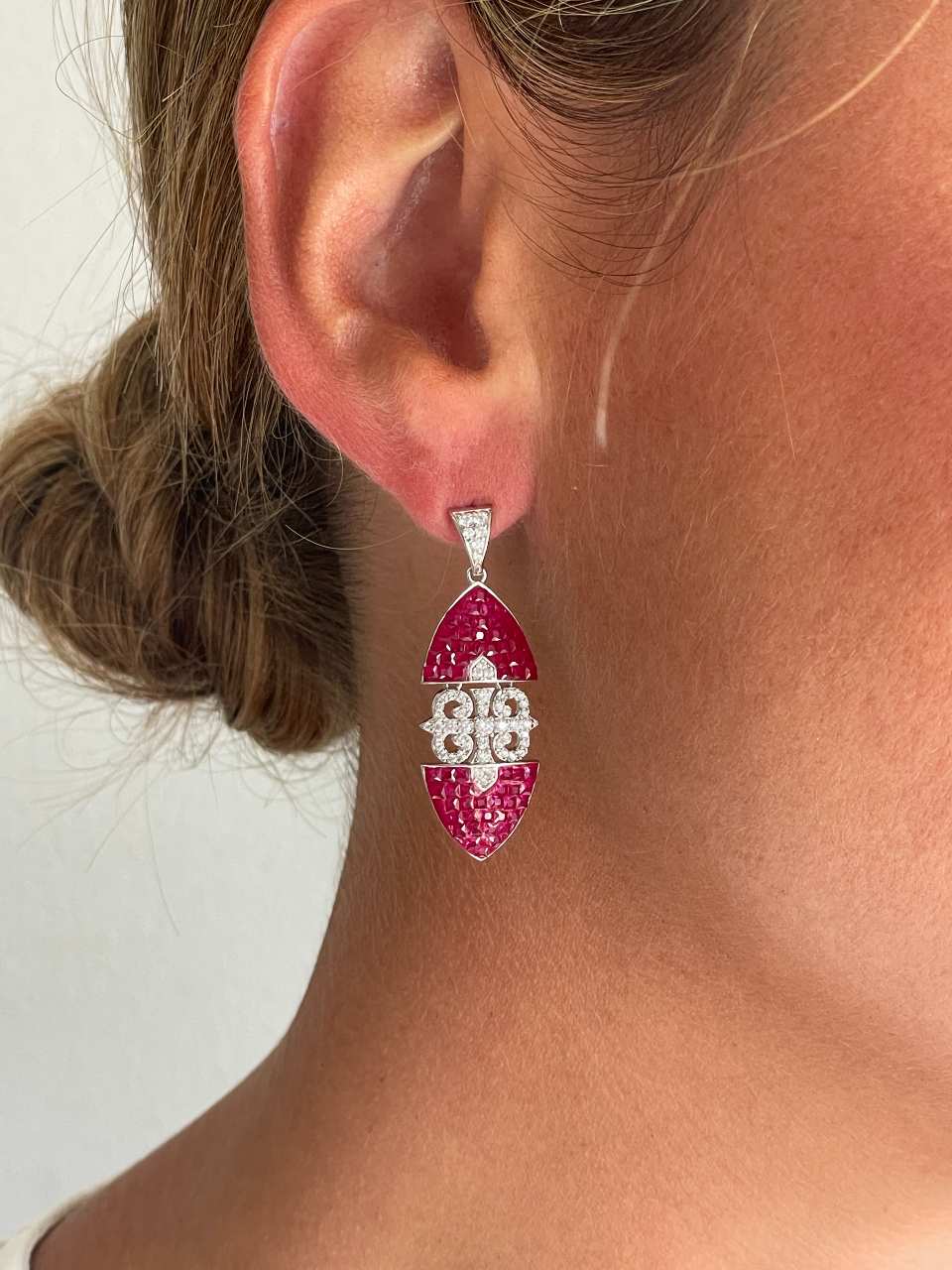 Pendientes LYRA, en plata 1ª ley con circonitas en engaste invisible