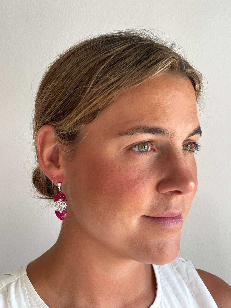 Pendientes LYRA, en plata 1ª ley con circonitas en engaste invisible