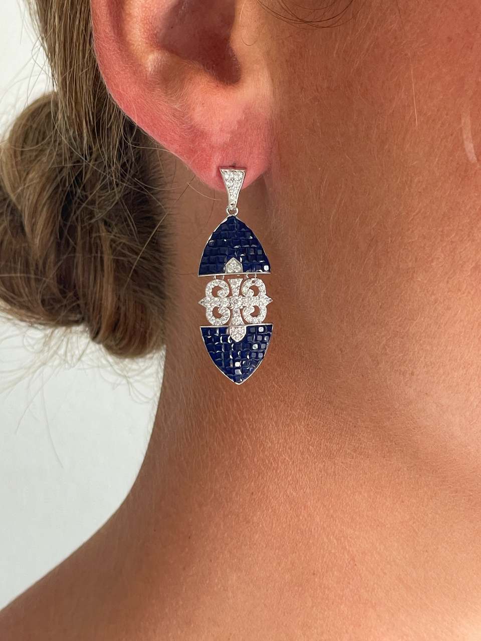 Pendientes LYRA, en plata 1ª ley con circonitas en engaste invisible