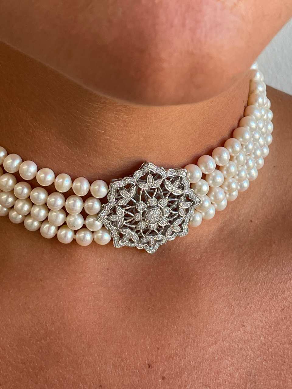 SISSI choker made of Chinese pearls with a silver center and cubic zirconia