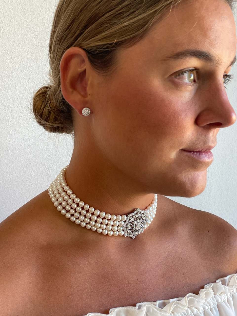 SISSI choker made of Chinese pearls with a silver center and cubic zirconia