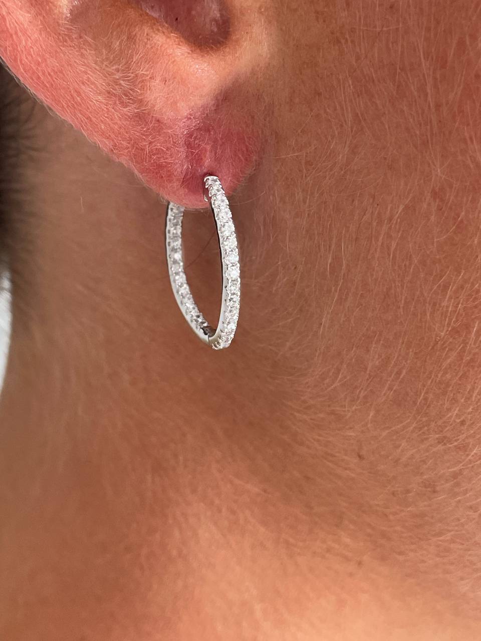 Argollas SANTA LUCIA , de circonitas y plata de ley rodiada/ bañada en oro