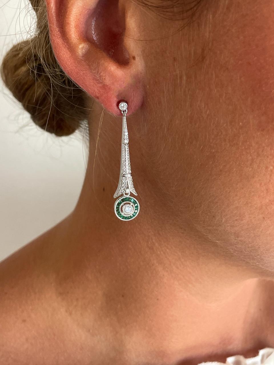 Pendientes CAULKER largos en color esmeralda/ zafiro