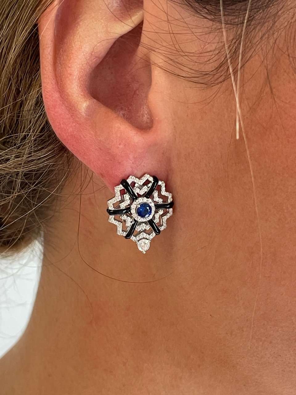 AUREA short earrings in sterling silver with emerald cubic zirconia