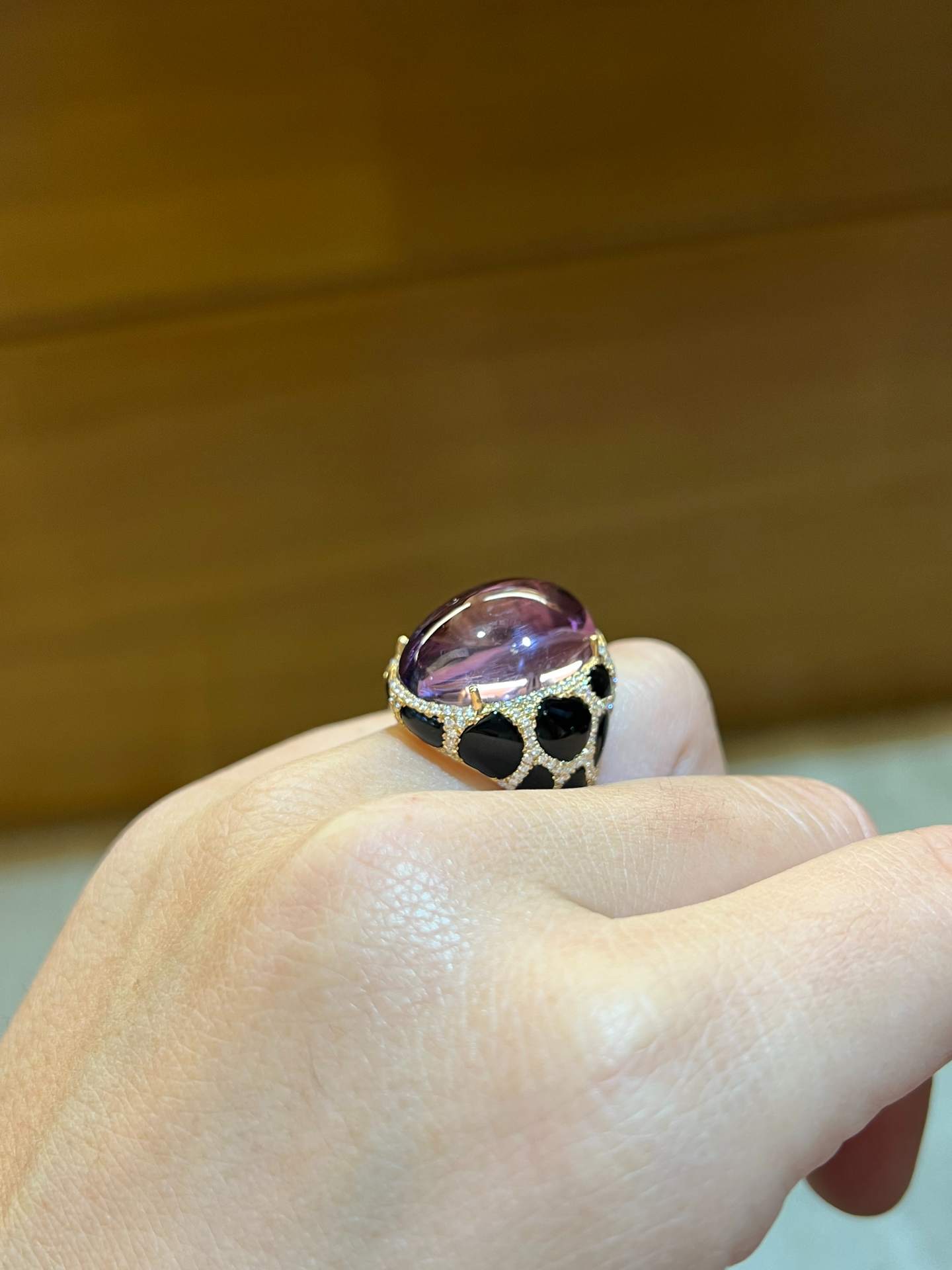 KIZOMBA, yellow gold ring with onyx and amethyst