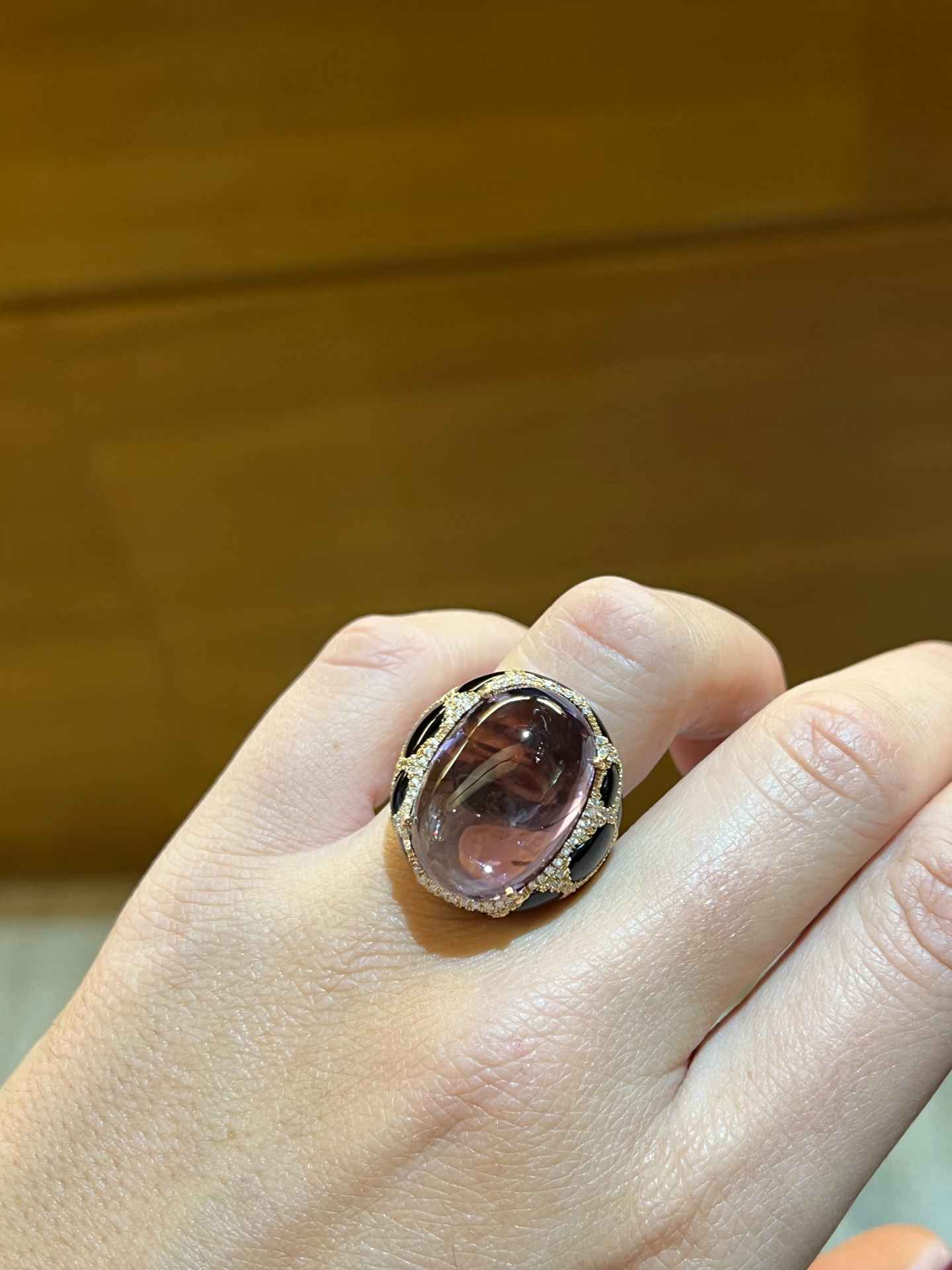 KIZOMBA, yellow gold ring with onyx and amethyst