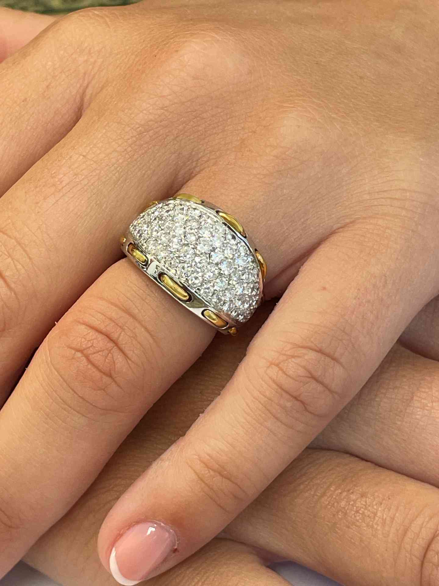 Anillo ALCORCON de oro blanco y amarillo de 18 ktes con brillantes.