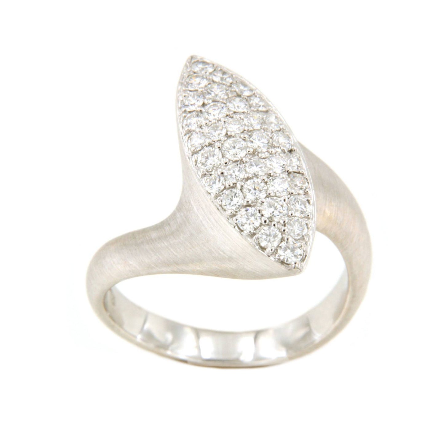 Anillo BRUNETE de oro blanco o rosa de 18 ktes con brillantes.