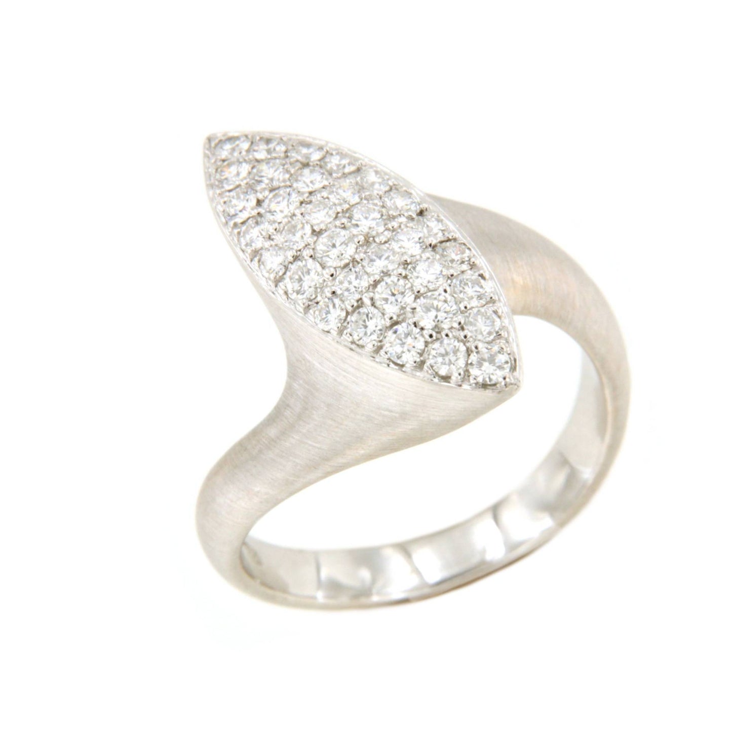 Anillo BRUNETE de oro blanco o rosa de 18 ktes con brillantes.