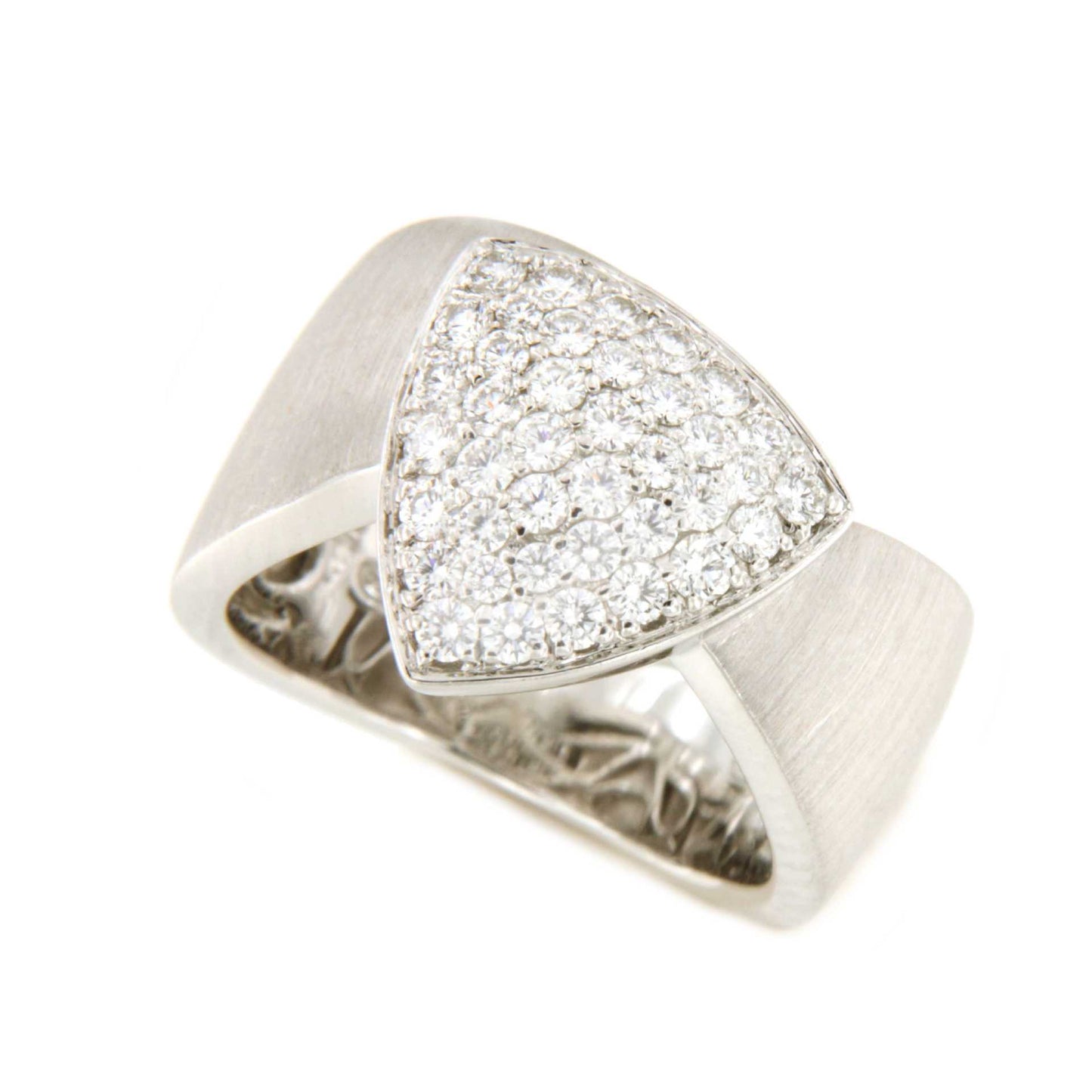 MAJADAHONDA ring in 18k white gold with diamonds.