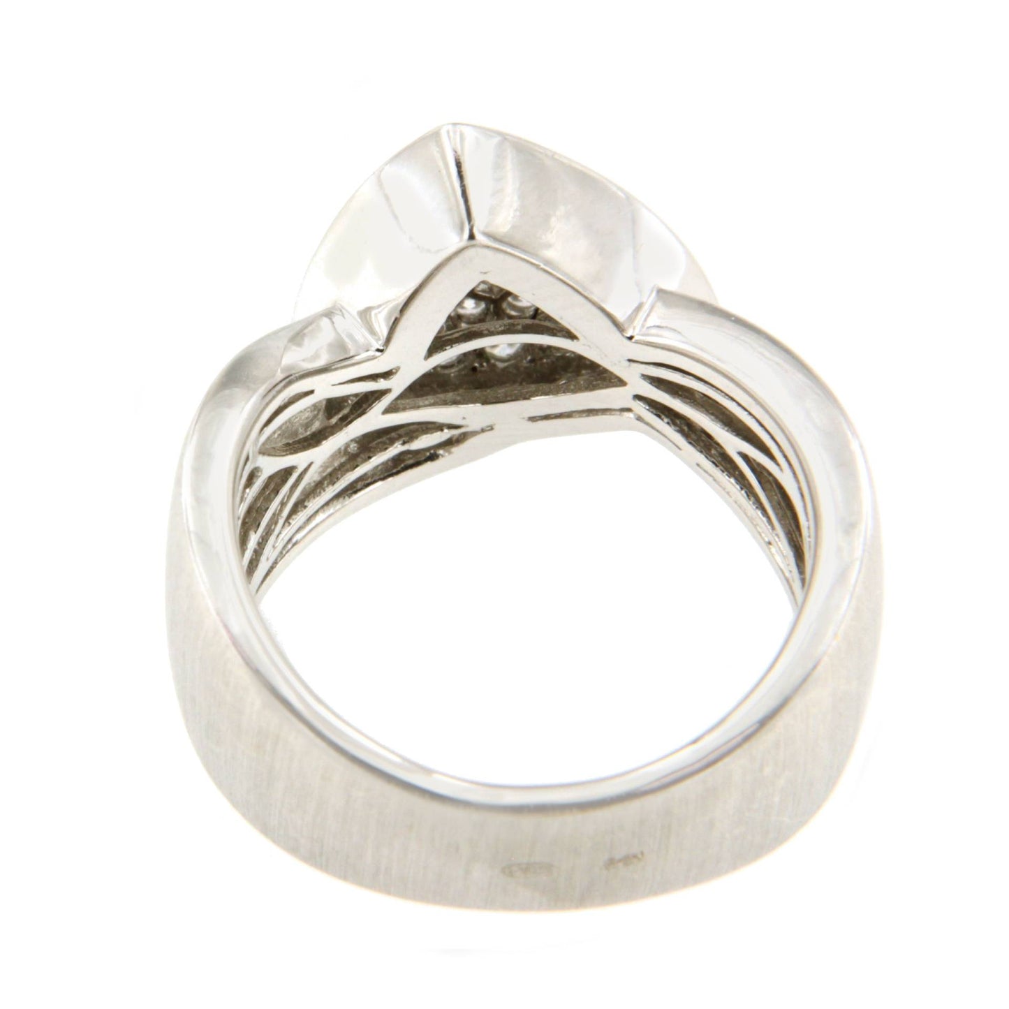 MAJADAHONDA ring in 18k white gold with diamonds.