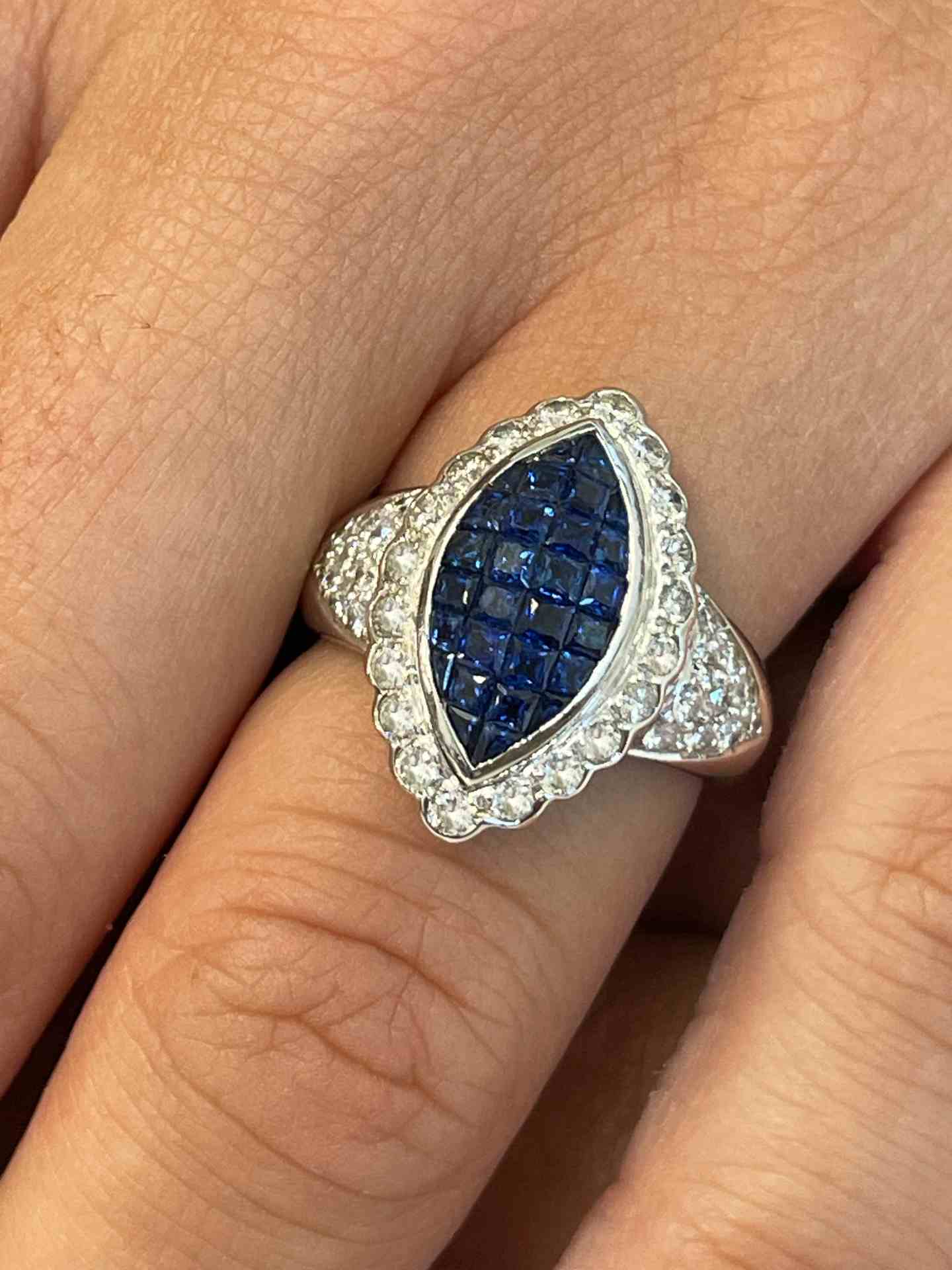 LEGANES ring in 18 karat white gold with sapphires and diamonds.