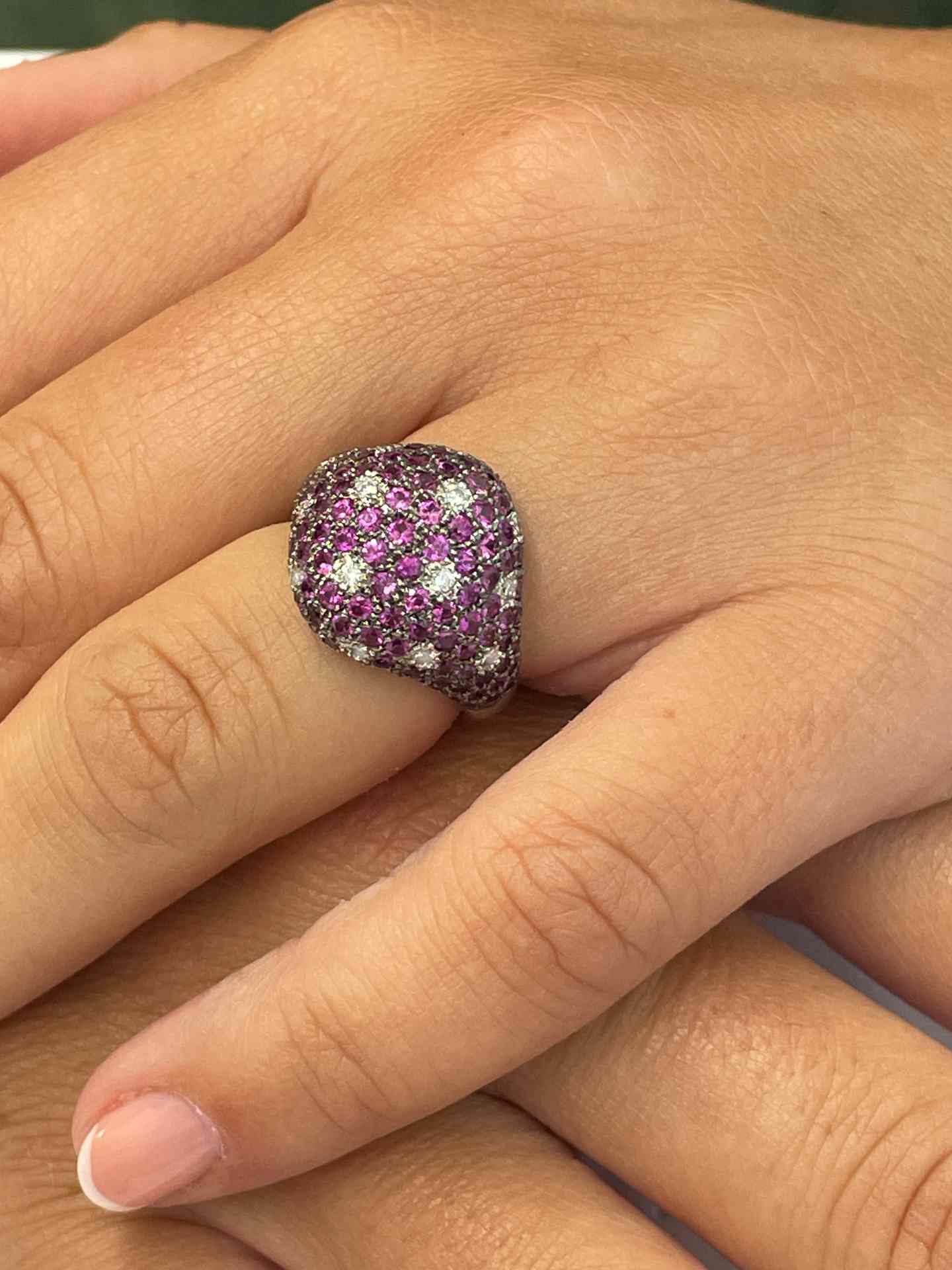 Anillo GETAFE en oro blanco 18 kilates con rubies y brillantes.