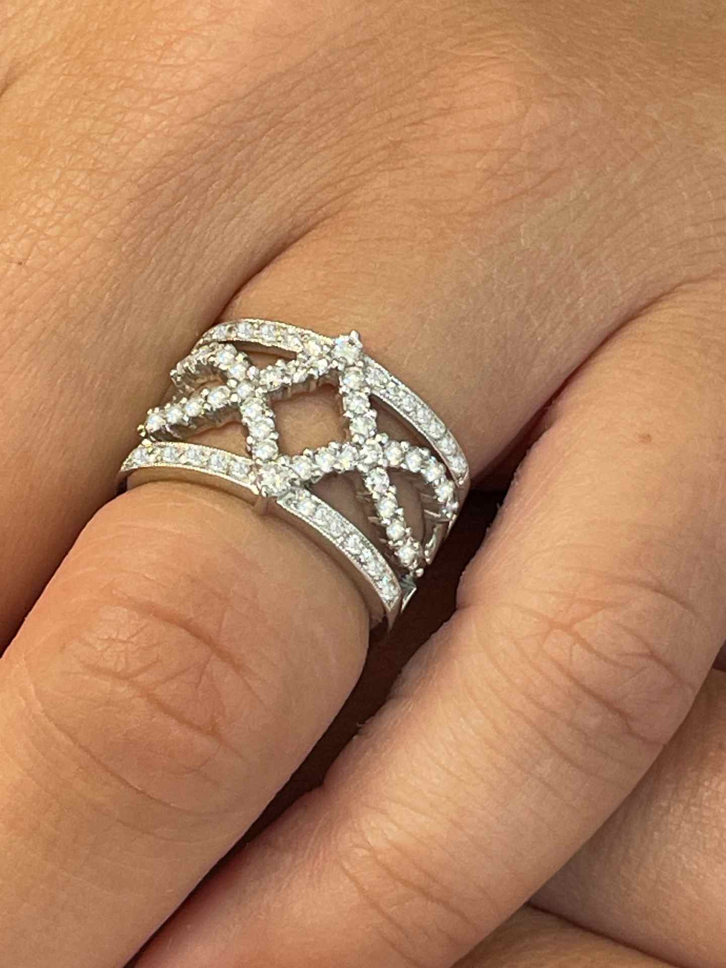 Anillo MORALZARZAL alianzas de brillantes oro blanco de 18 ktes