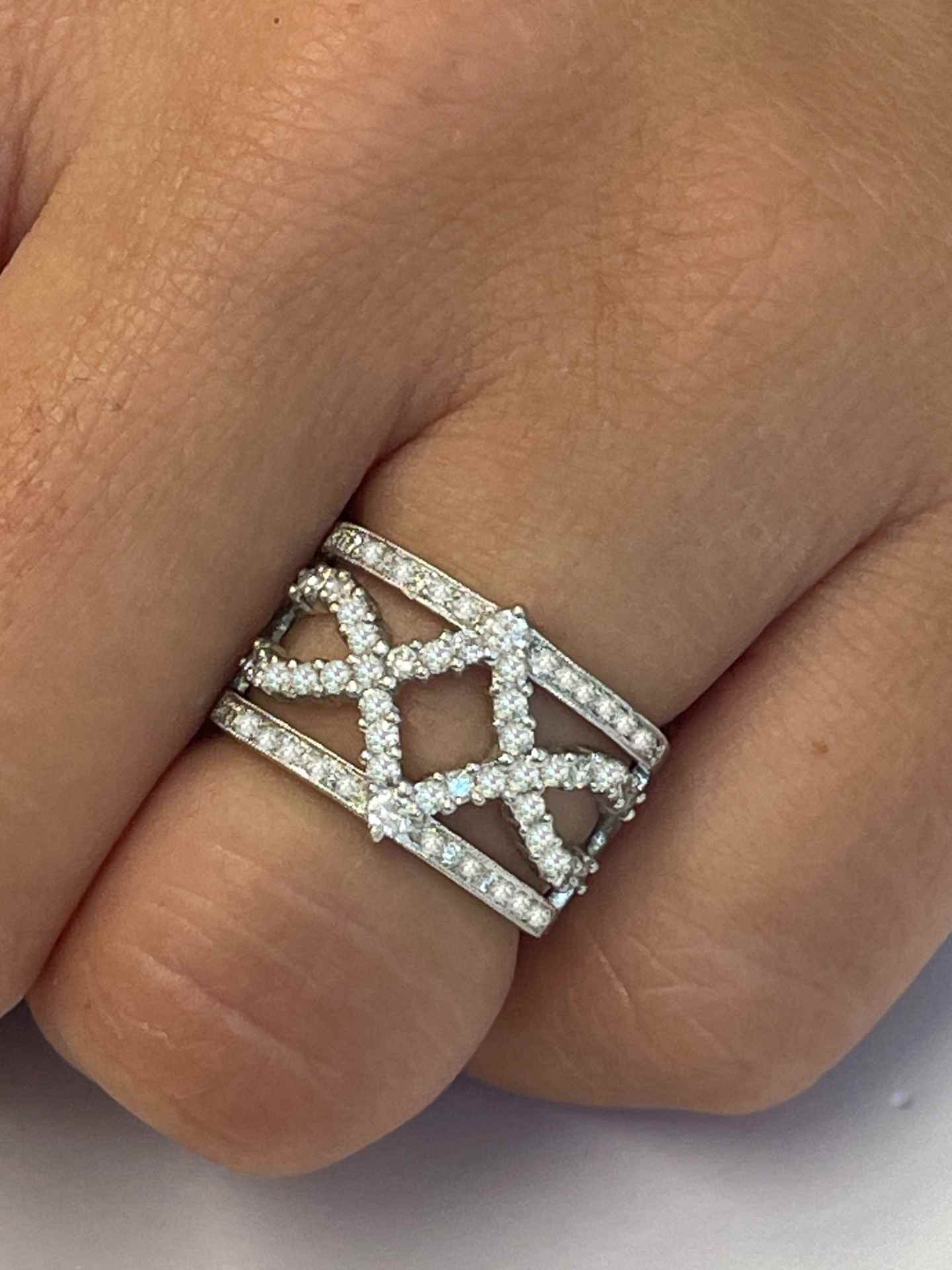 Anillo MORALZARZAL alianzas de brillantes oro blanco de 18 ktes