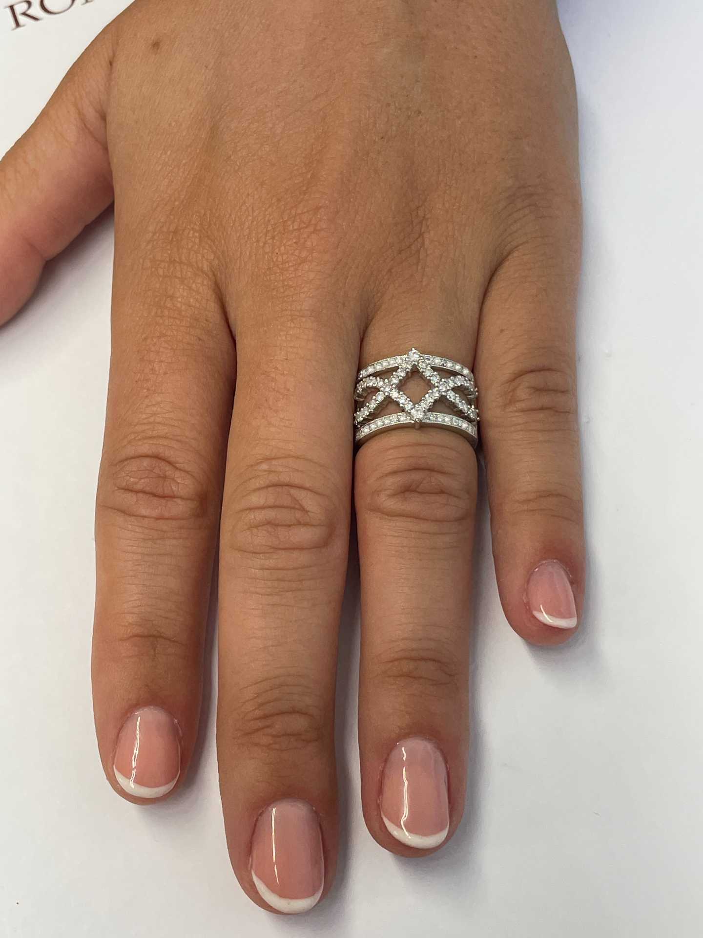 Anillo MORALZARZAL alianzas de brillantes oro blanco de 18 ktes