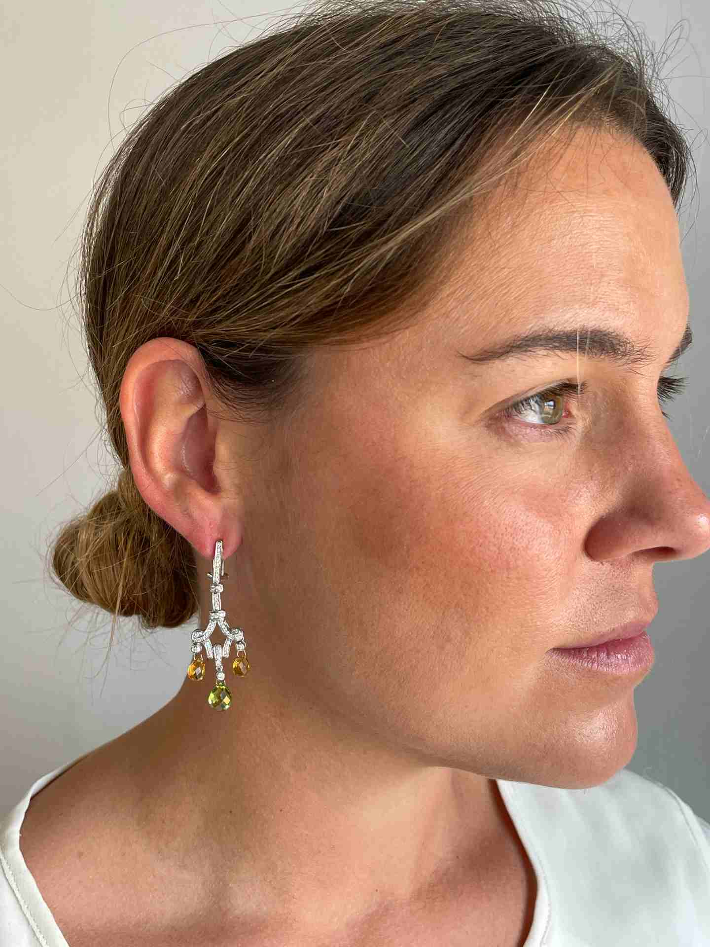 Mandarin long earrings in 18k white gold with rubies and diamonds