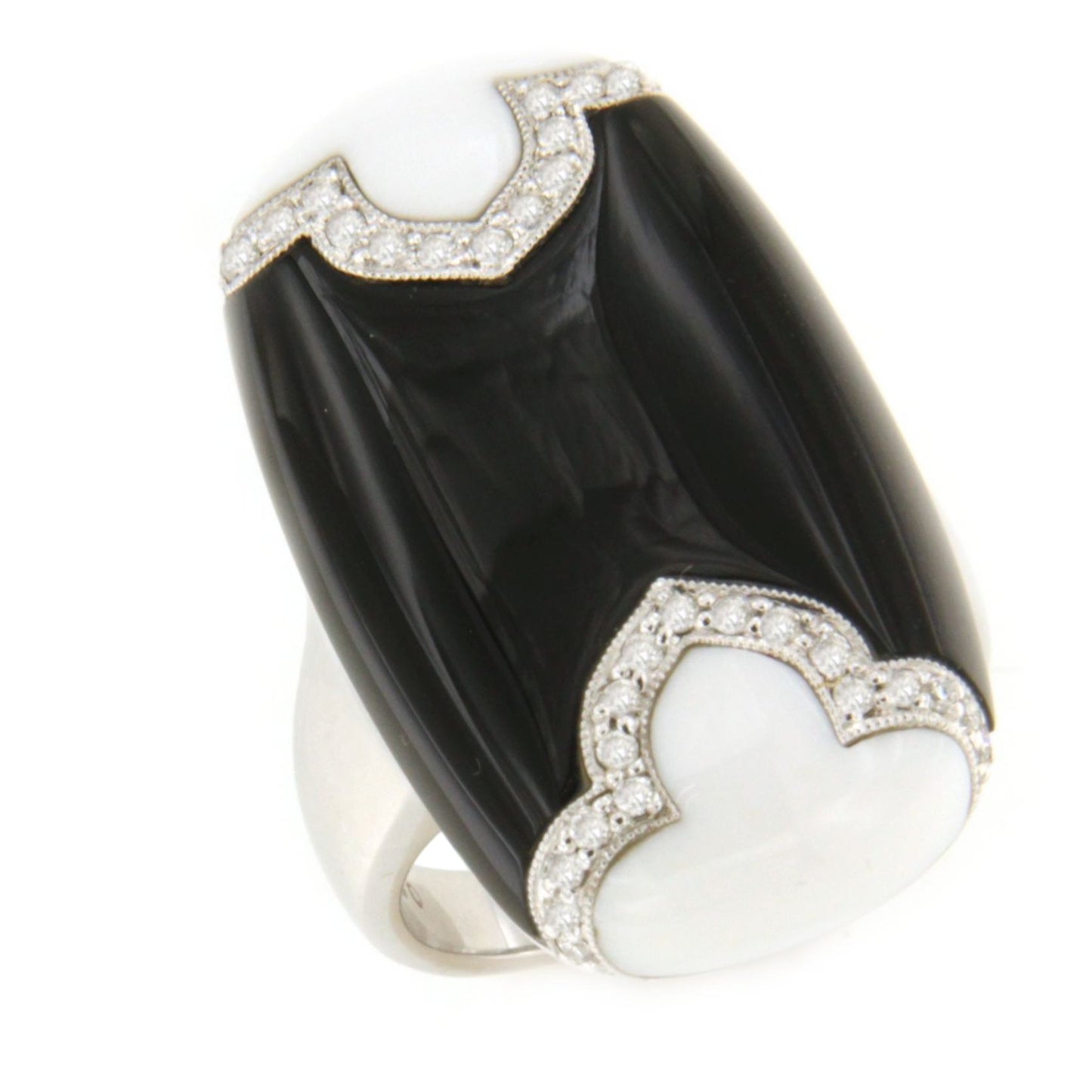 ENCINILLA ring with onyx, white agate and diamonds in 18-karat white gold.