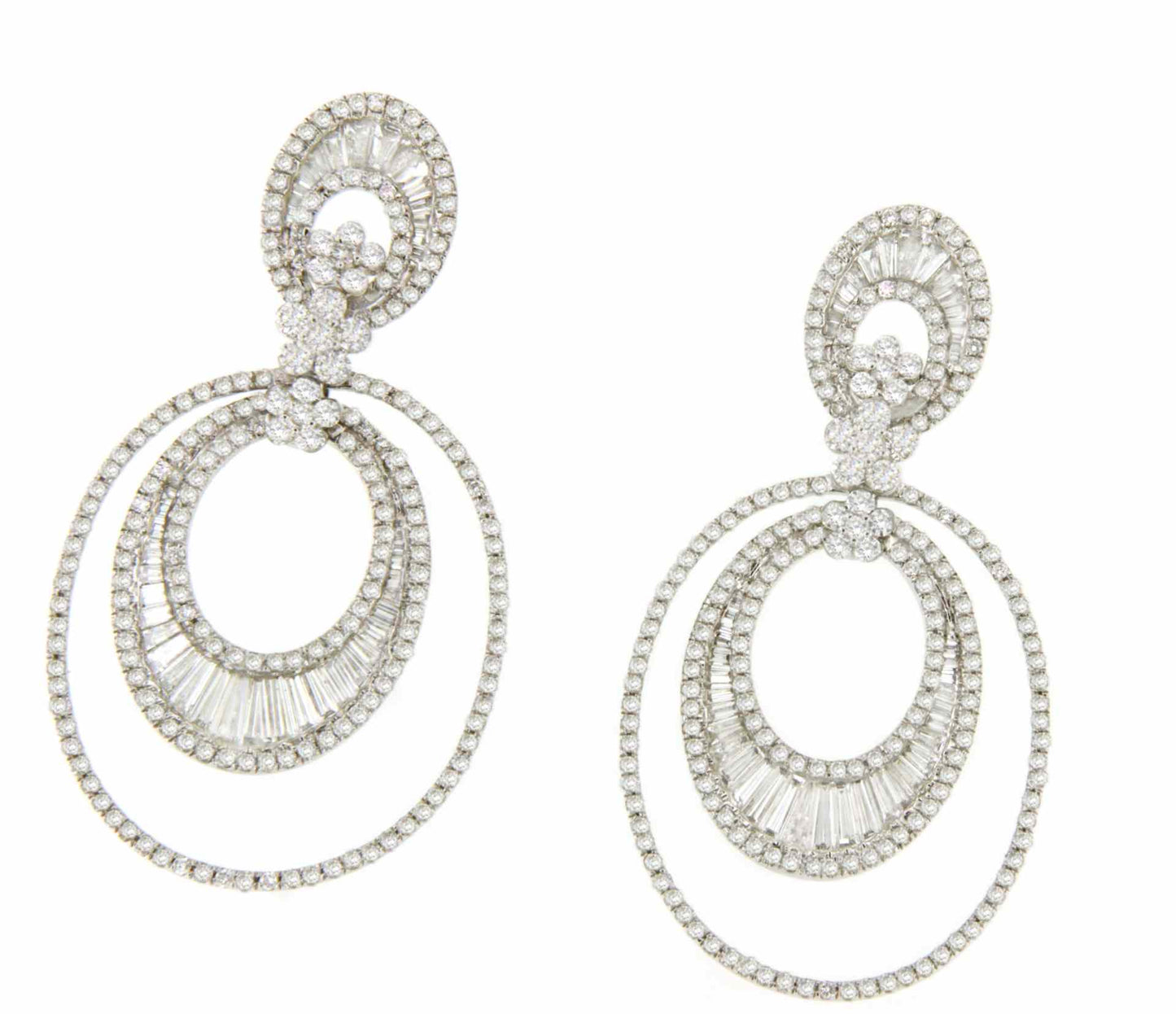 Owl earring in white gold with diamonds and large hoops