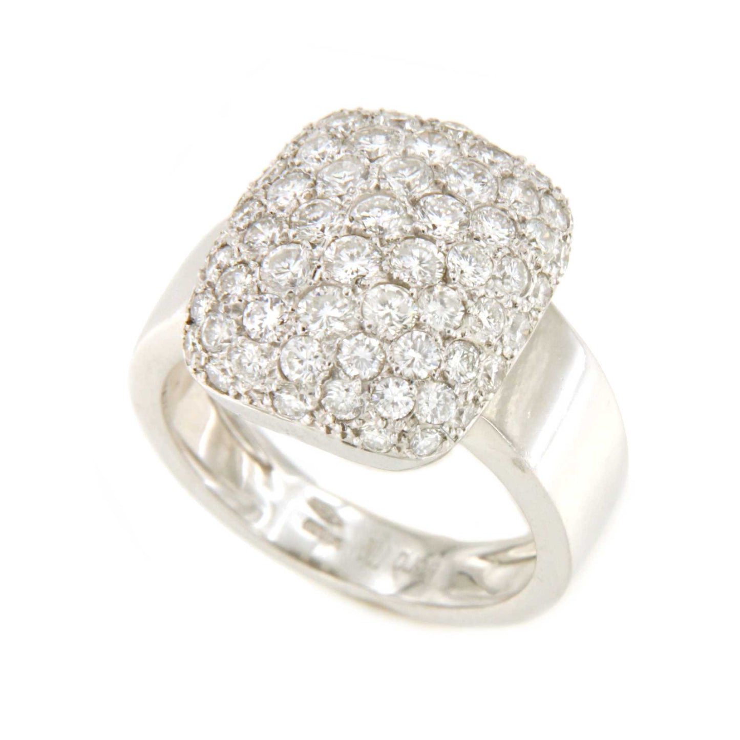 Anillo MATARO de oro blanco de 18 ktes con brillantes en pavé.