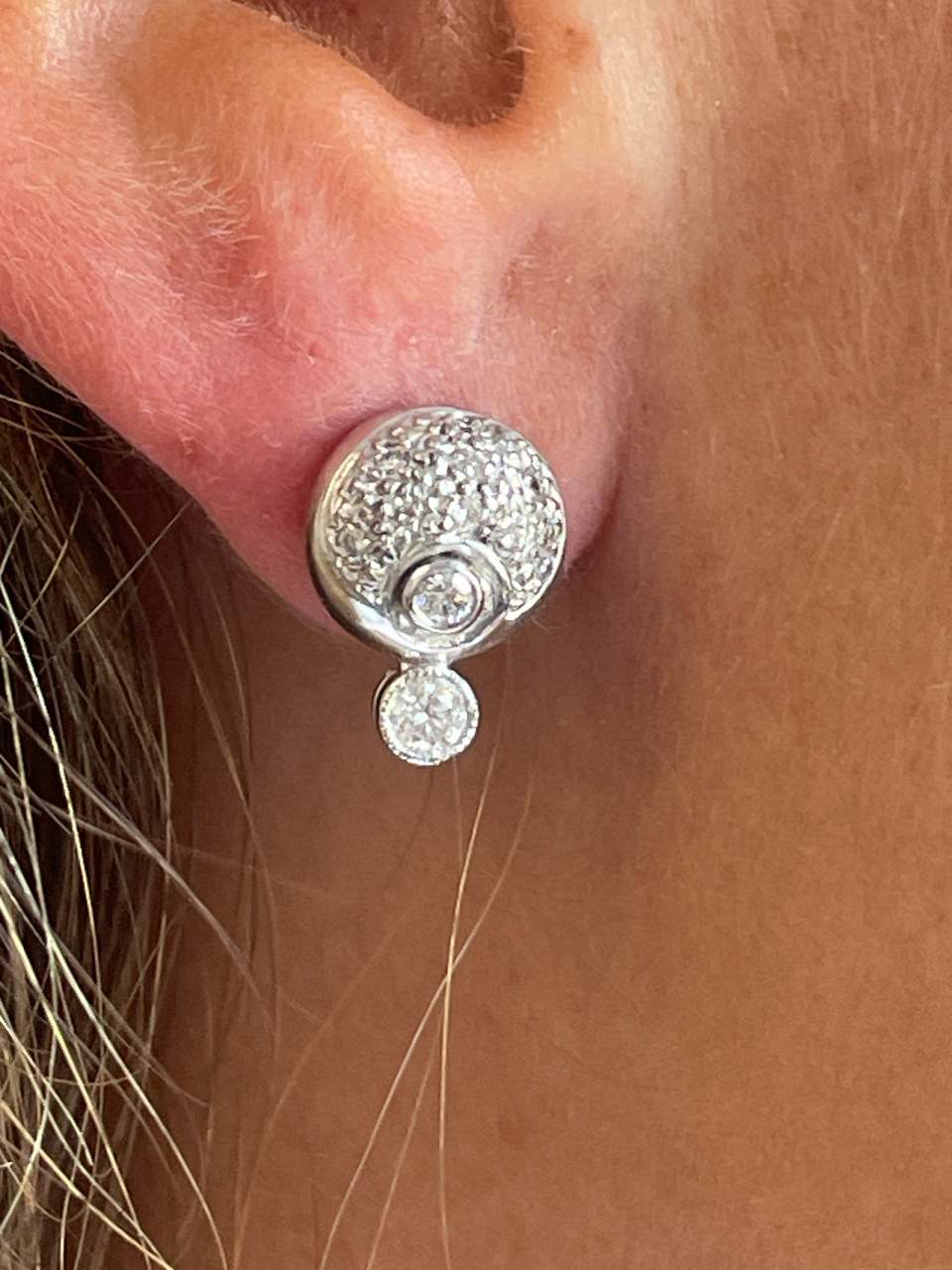 HINOJOS detachable earring in 18k white gold with diamonds