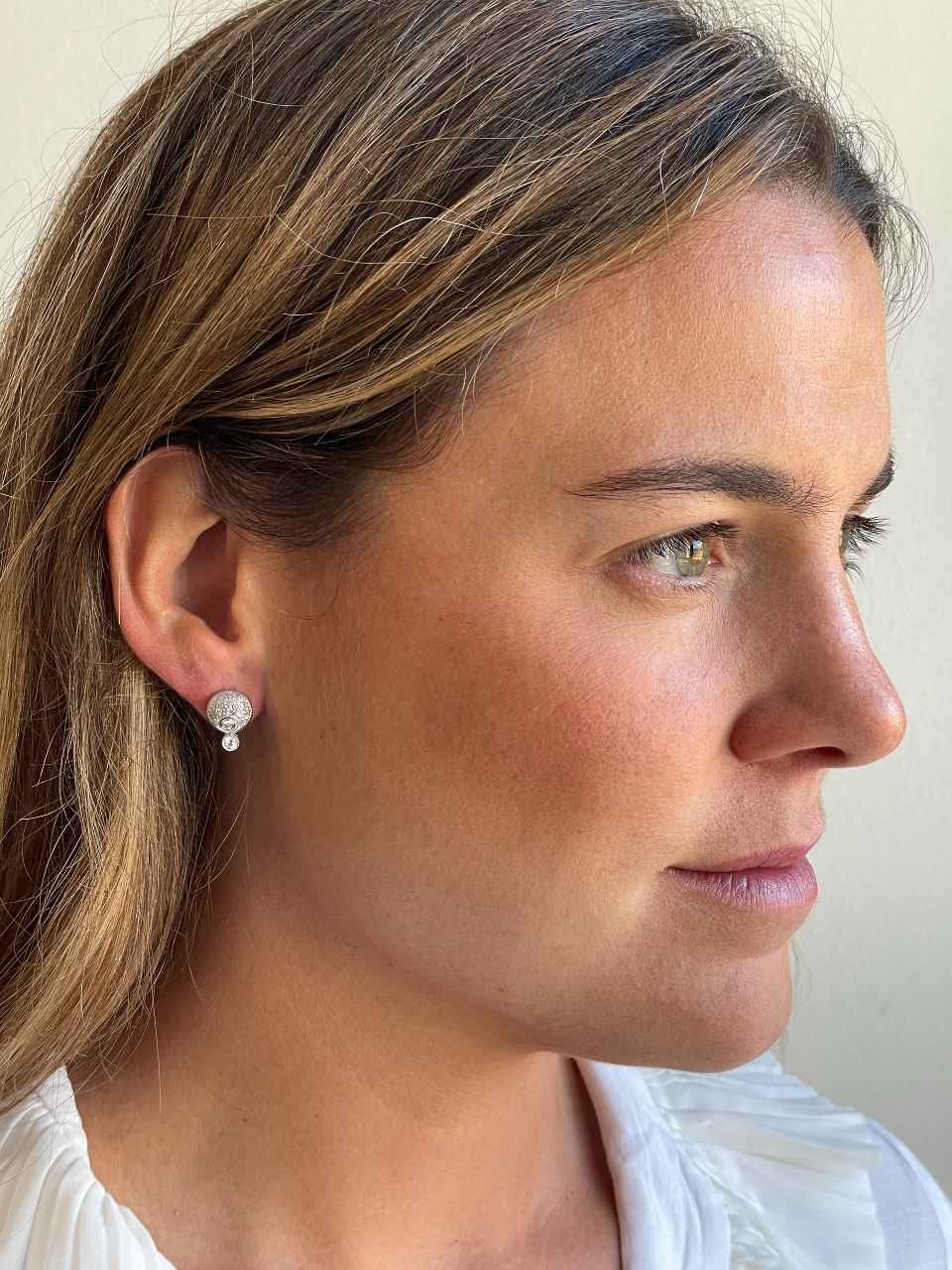 HINOJOS detachable earring in 18k white gold with diamonds