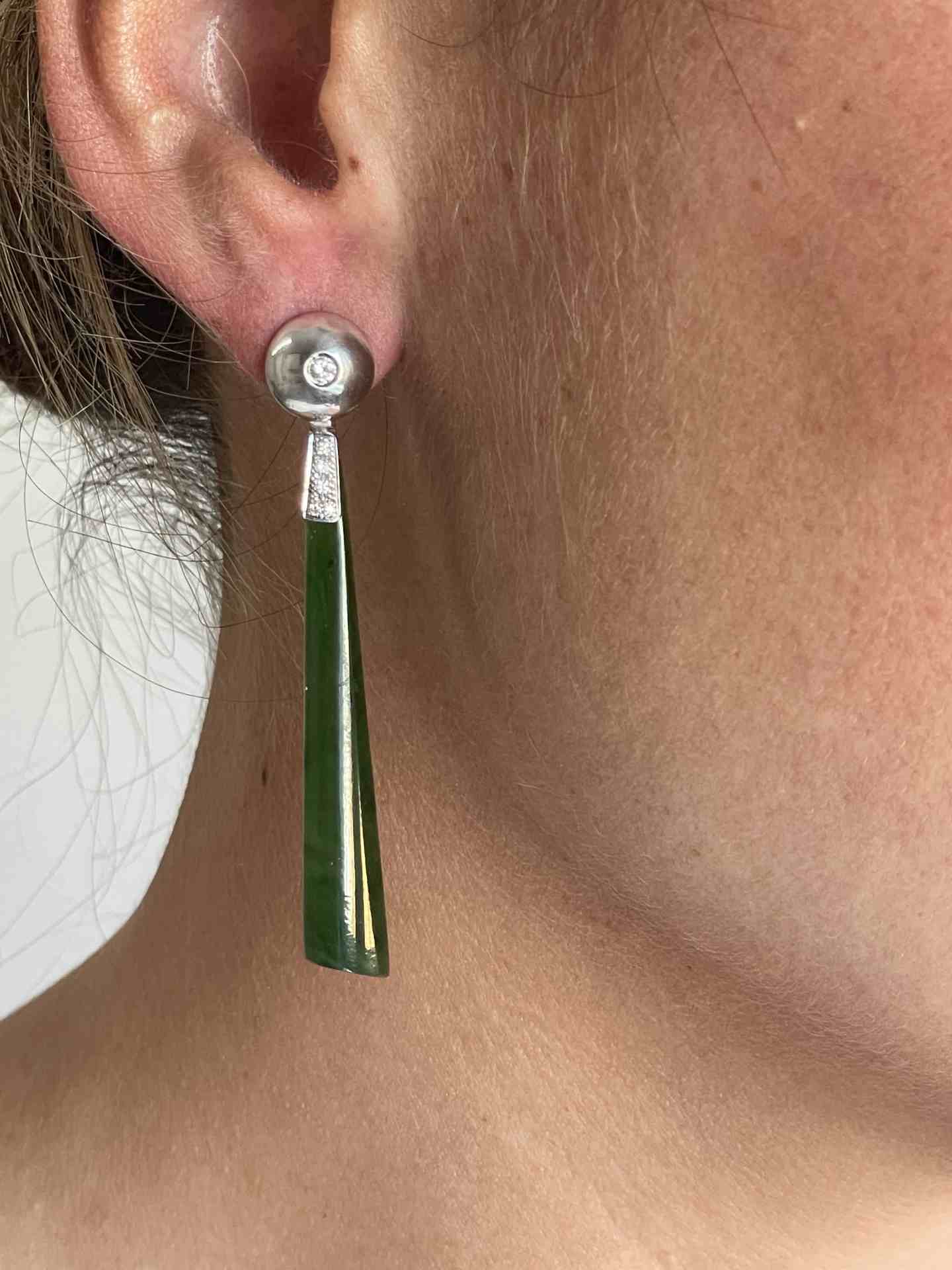 Detachable OCTOPUS earring in 18k white gold with diamonds and jade
