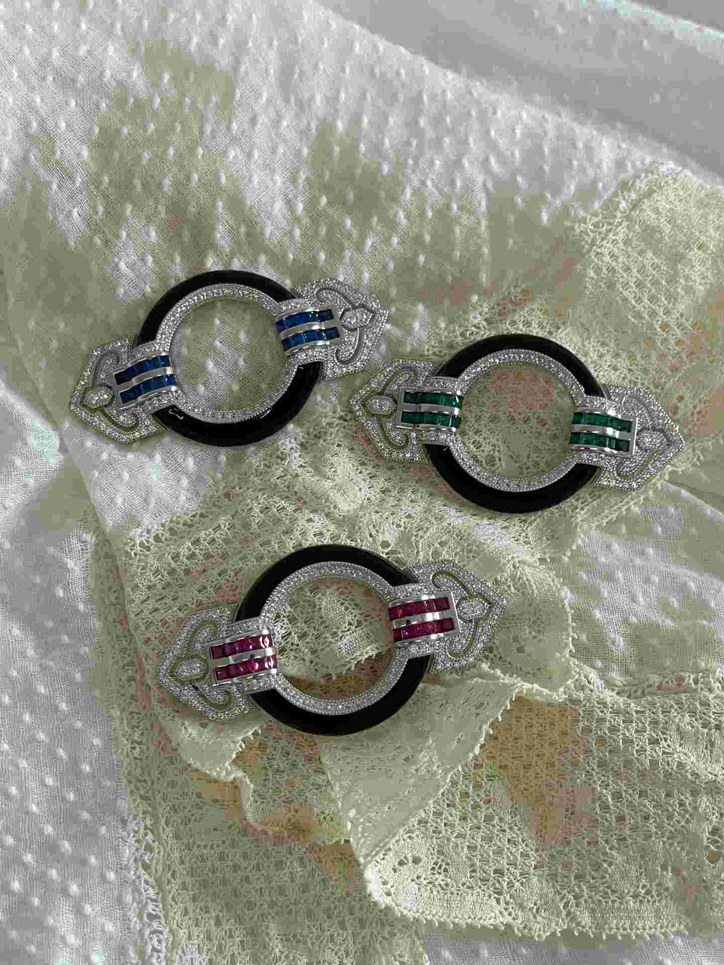 Broche MAPACHE plata de 925 ml con circonitas esmalte y piedras