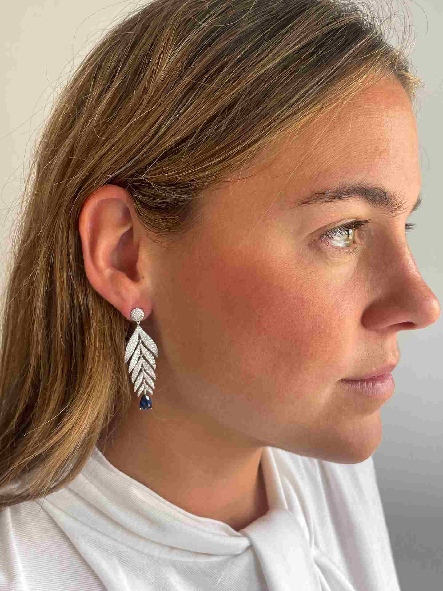 FICUS long earring in 925 sterling silver with cubic zirconia and synthetic sapphire
