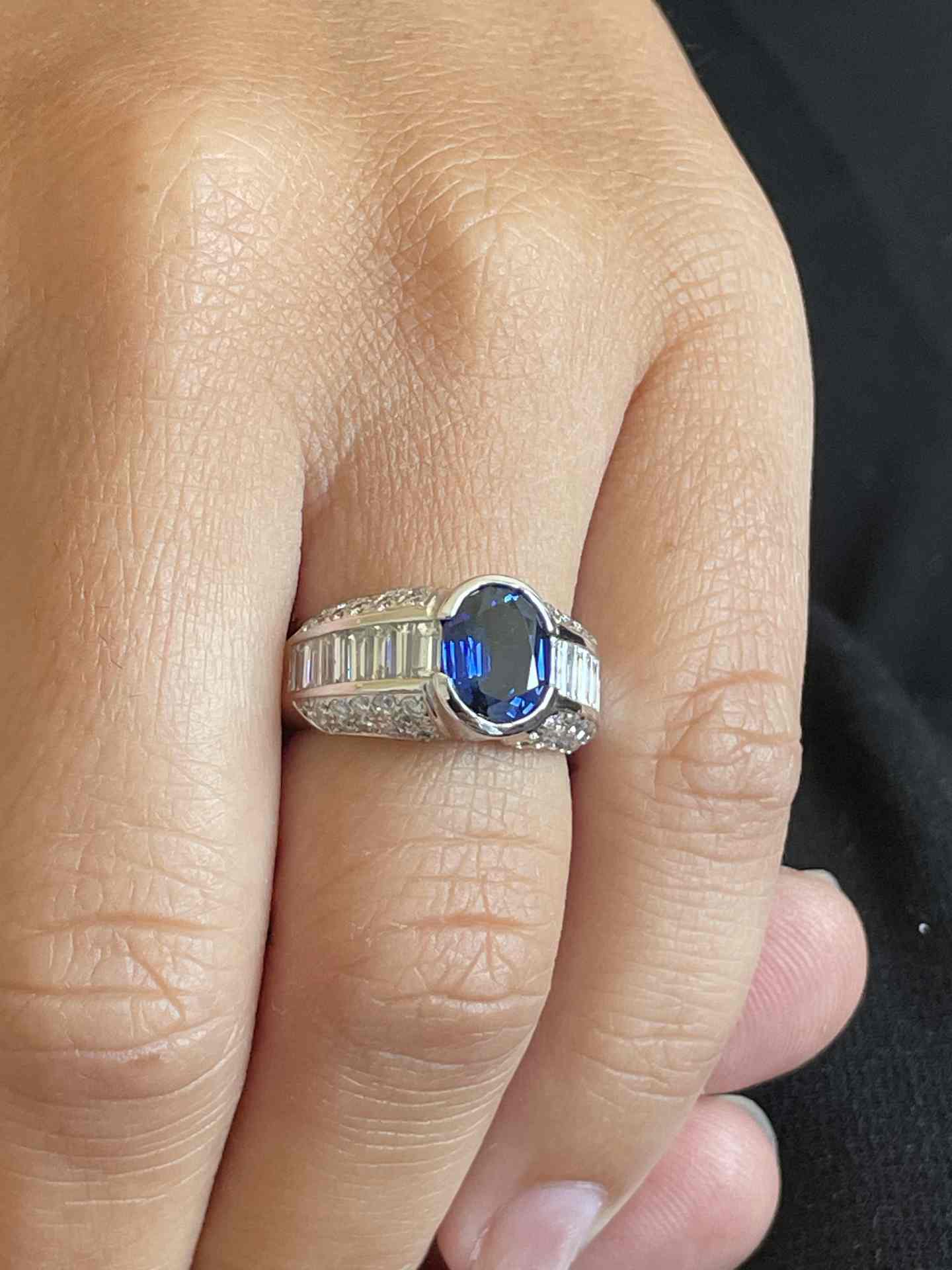 REIMS ring in 18k white gold with sapphire, diamonds and baguettes