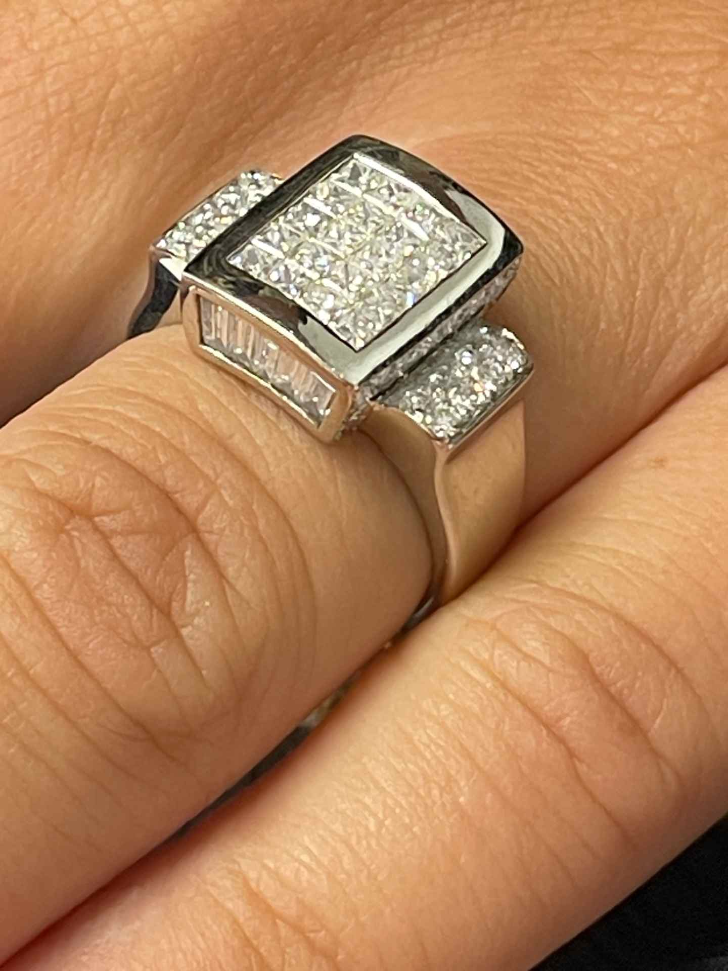 ARAHAL ring in 18k white gold with diamonds, baguettes and princesses.