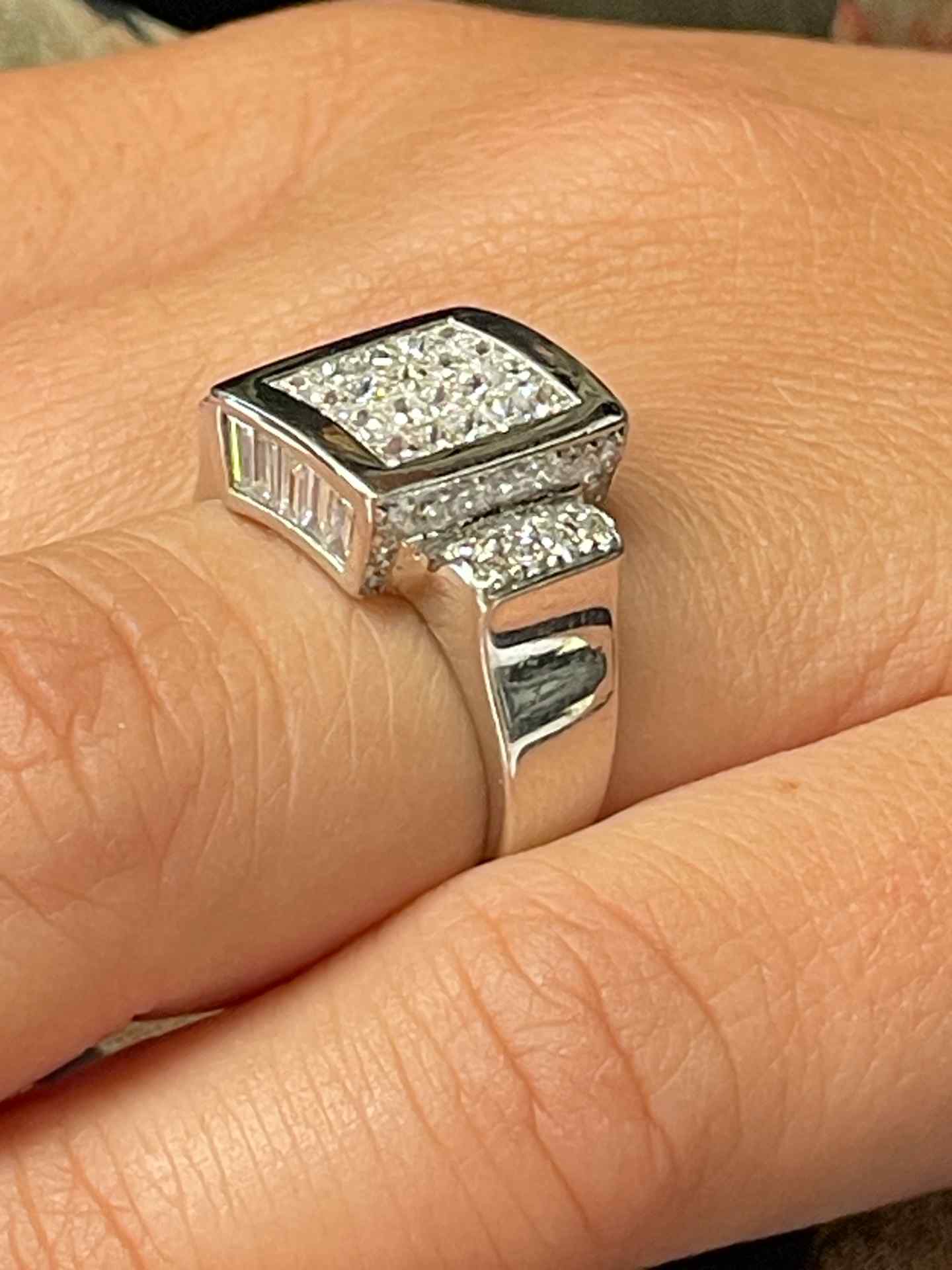 ARAHAL ring in 18k white gold with diamonds, baguettes and princesses.