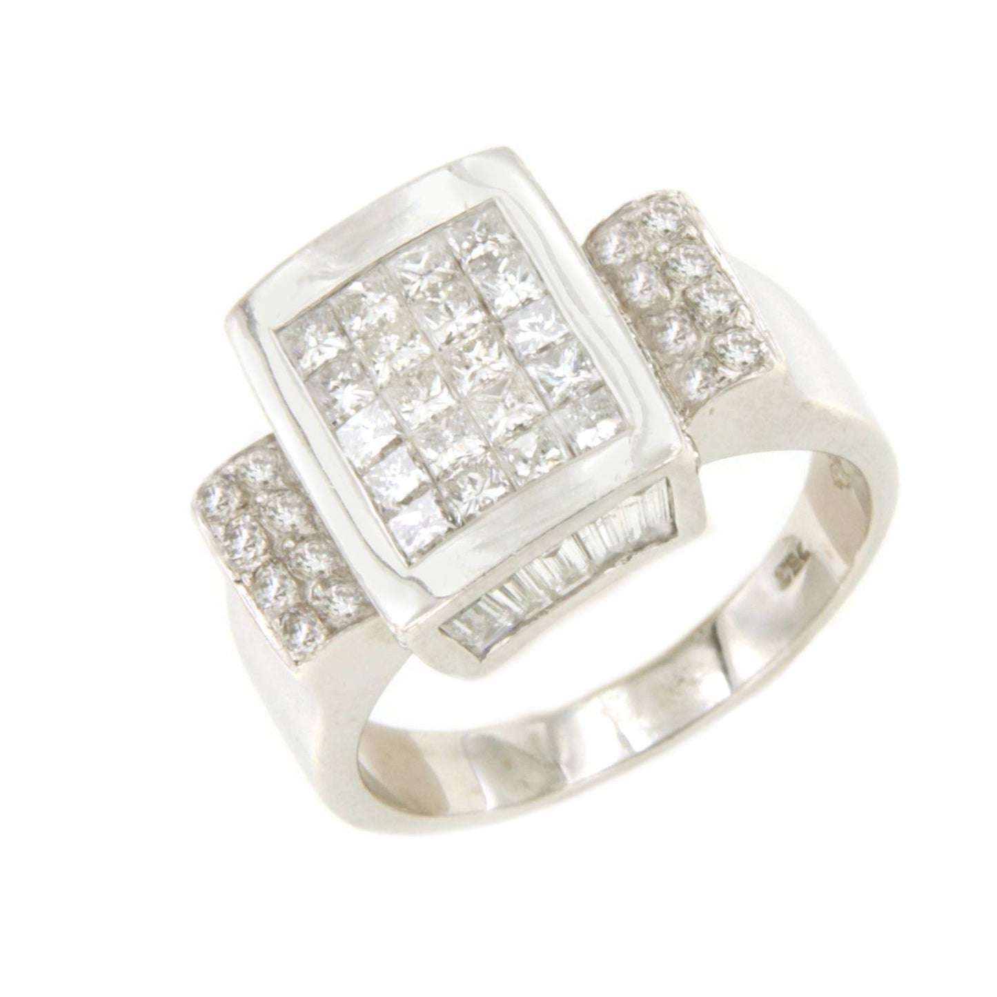 ARAHAL ring in 18k white gold with diamonds, baguettes and princesses.