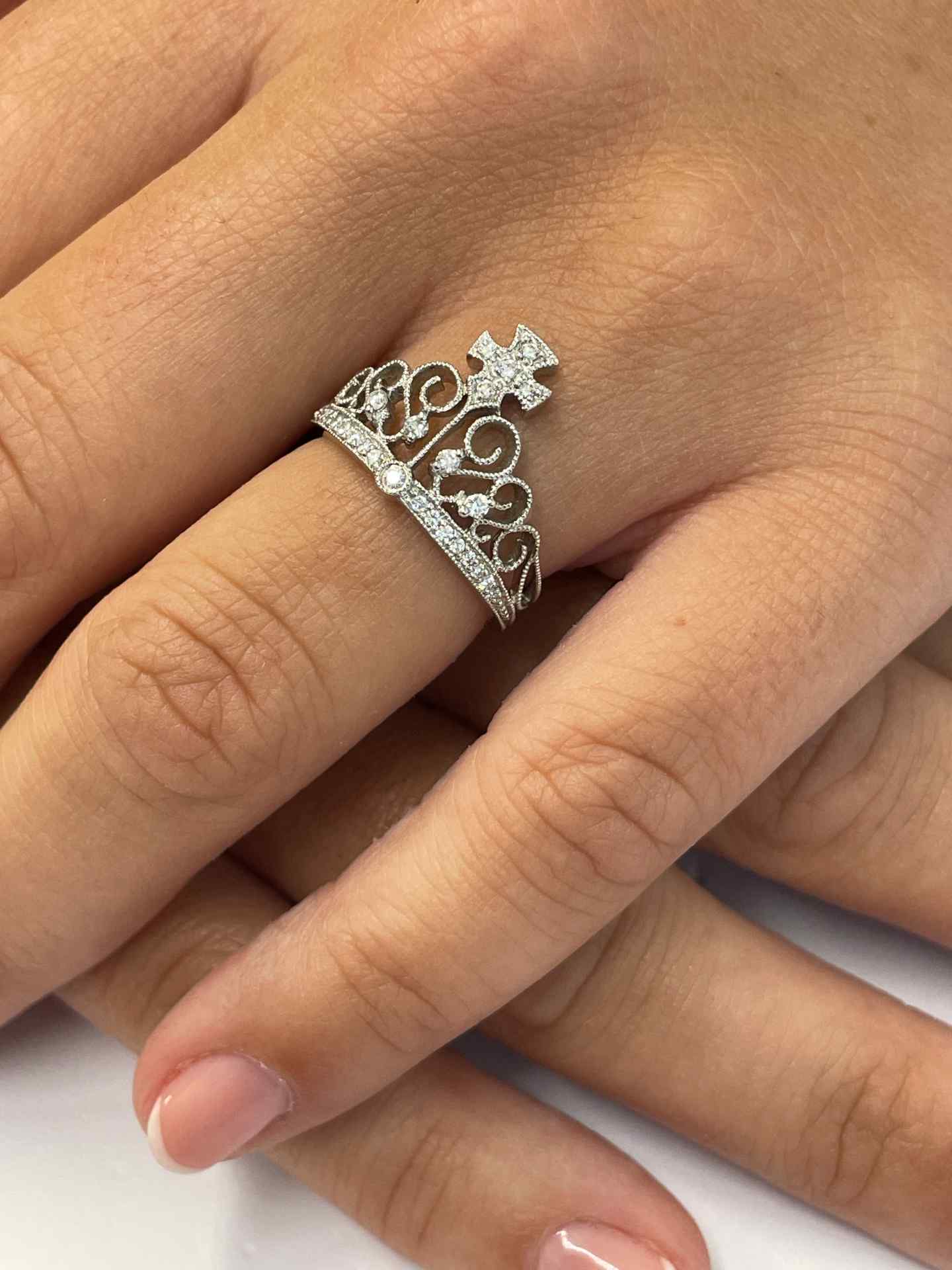 Anillo GALAPAGAR art decó en oro blanco 18 ktes y briilantes