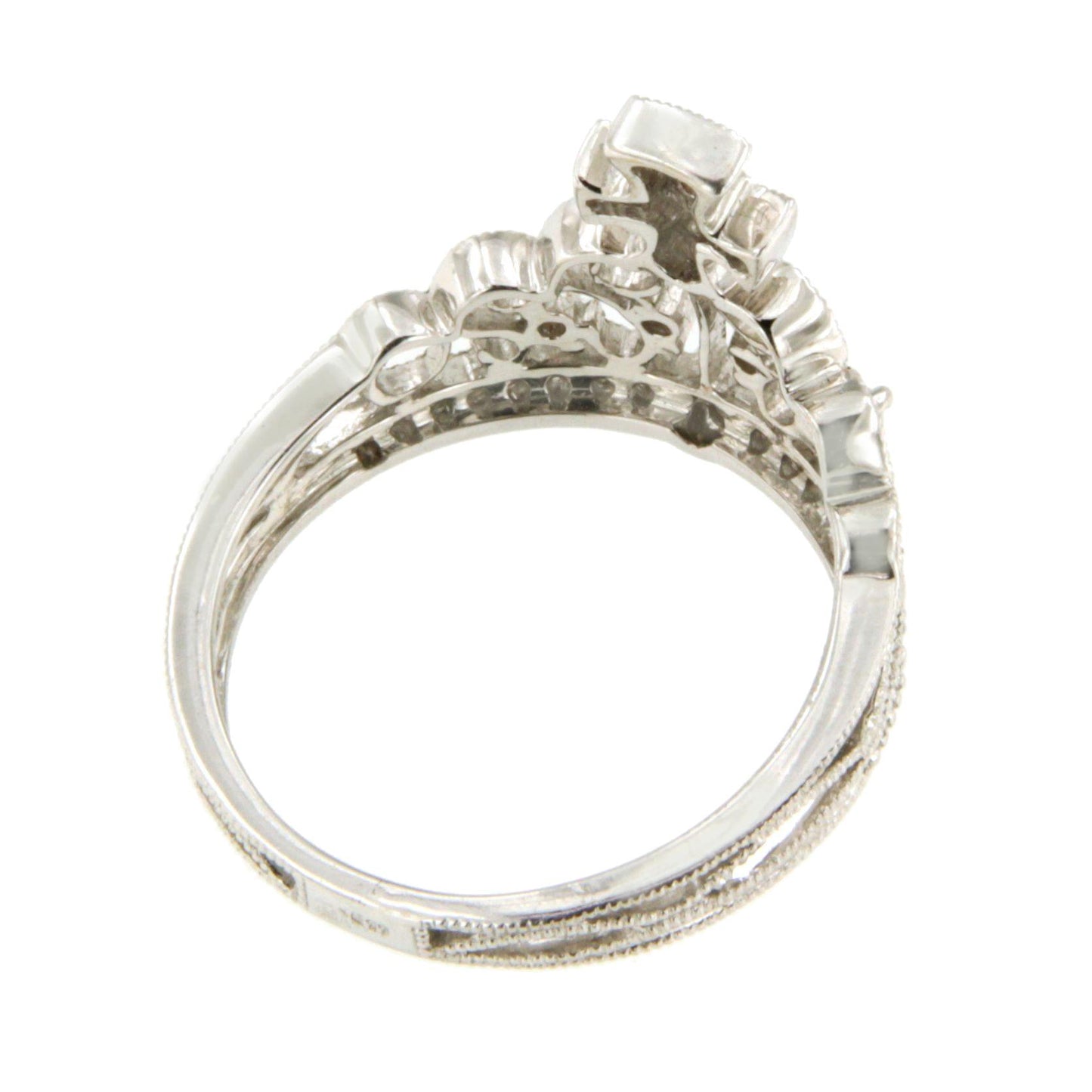 Anillo GALAPAGAR art decó en oro blanco 18 ktes y briilantes