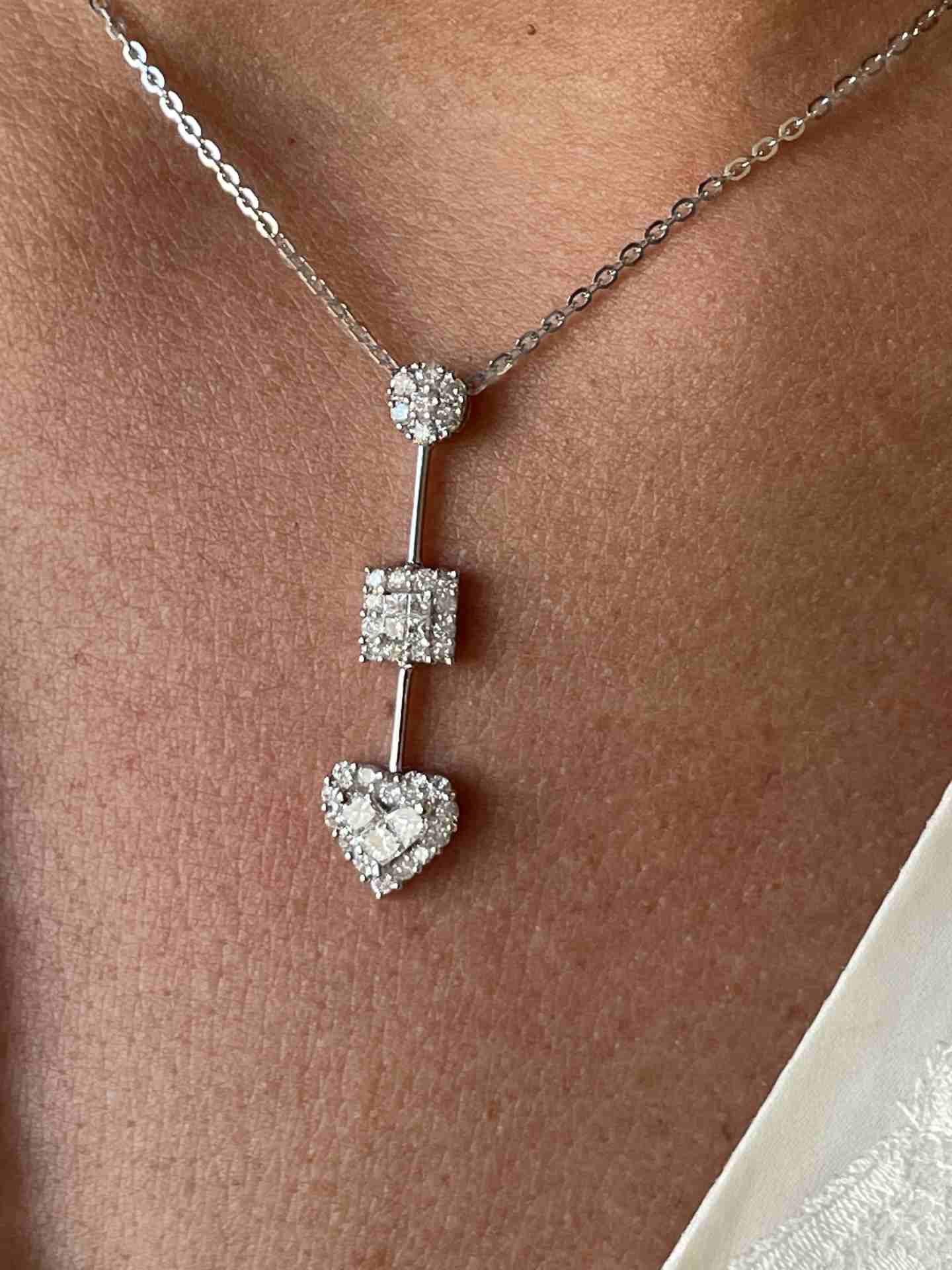 Dolphin choker in 18k white gold with diamonds and princesses